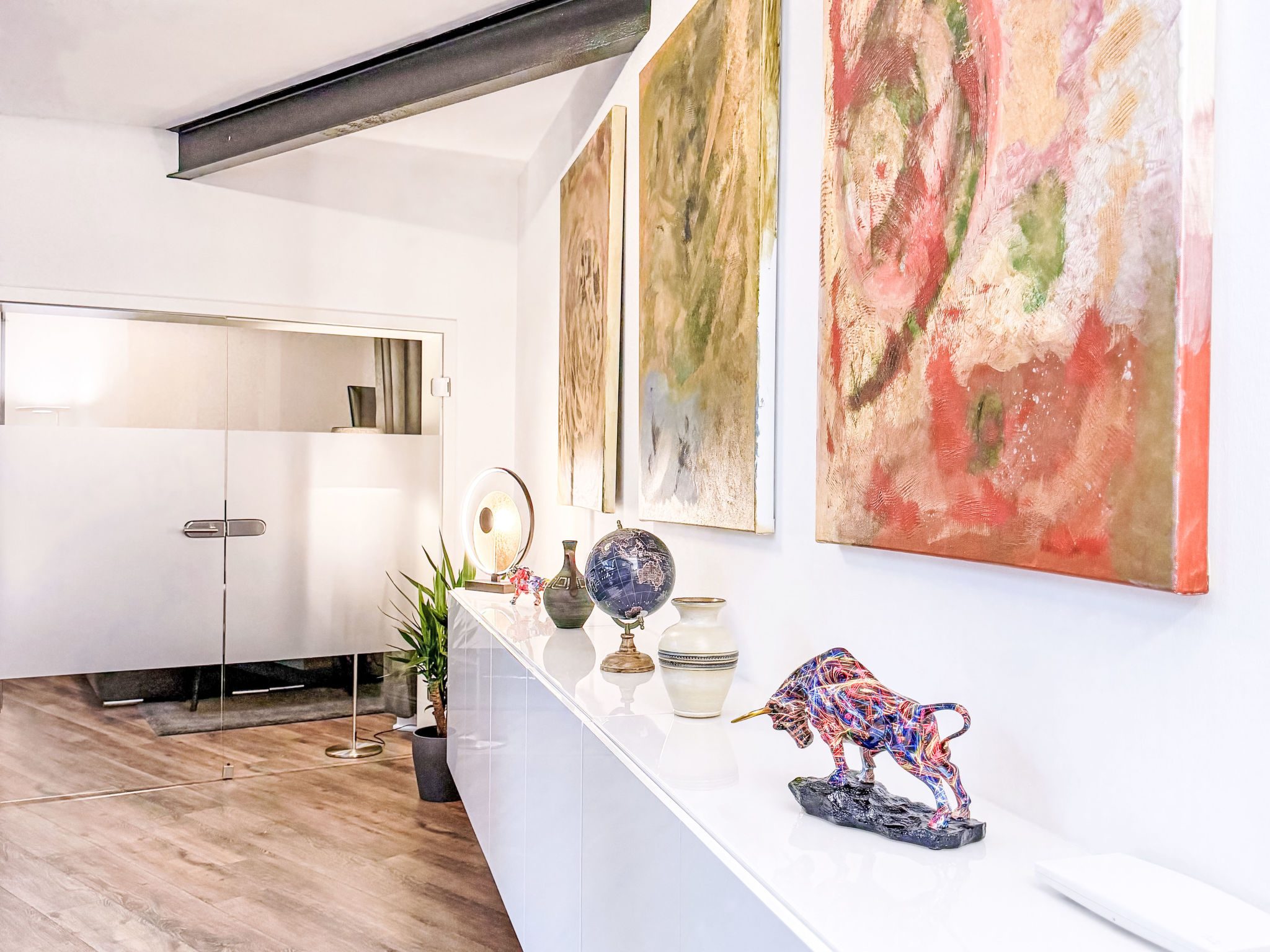 Appartement Exklusives Loft im Herzen von Düsseldorf – Séjour, photo 62 sur 75