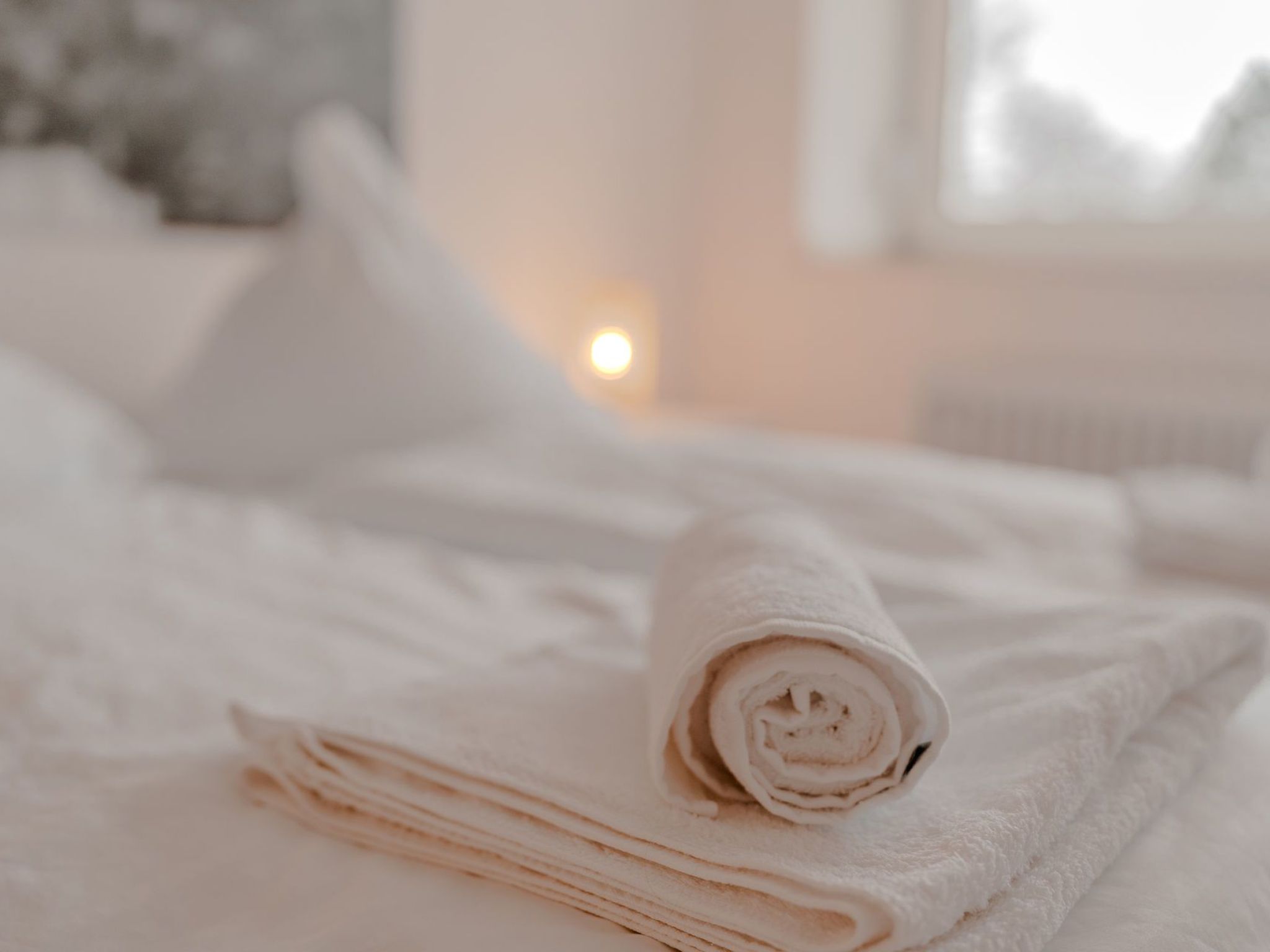 Apartment mit Küche, Arbeitsplatz und xxl Sofa-Image-tags.info