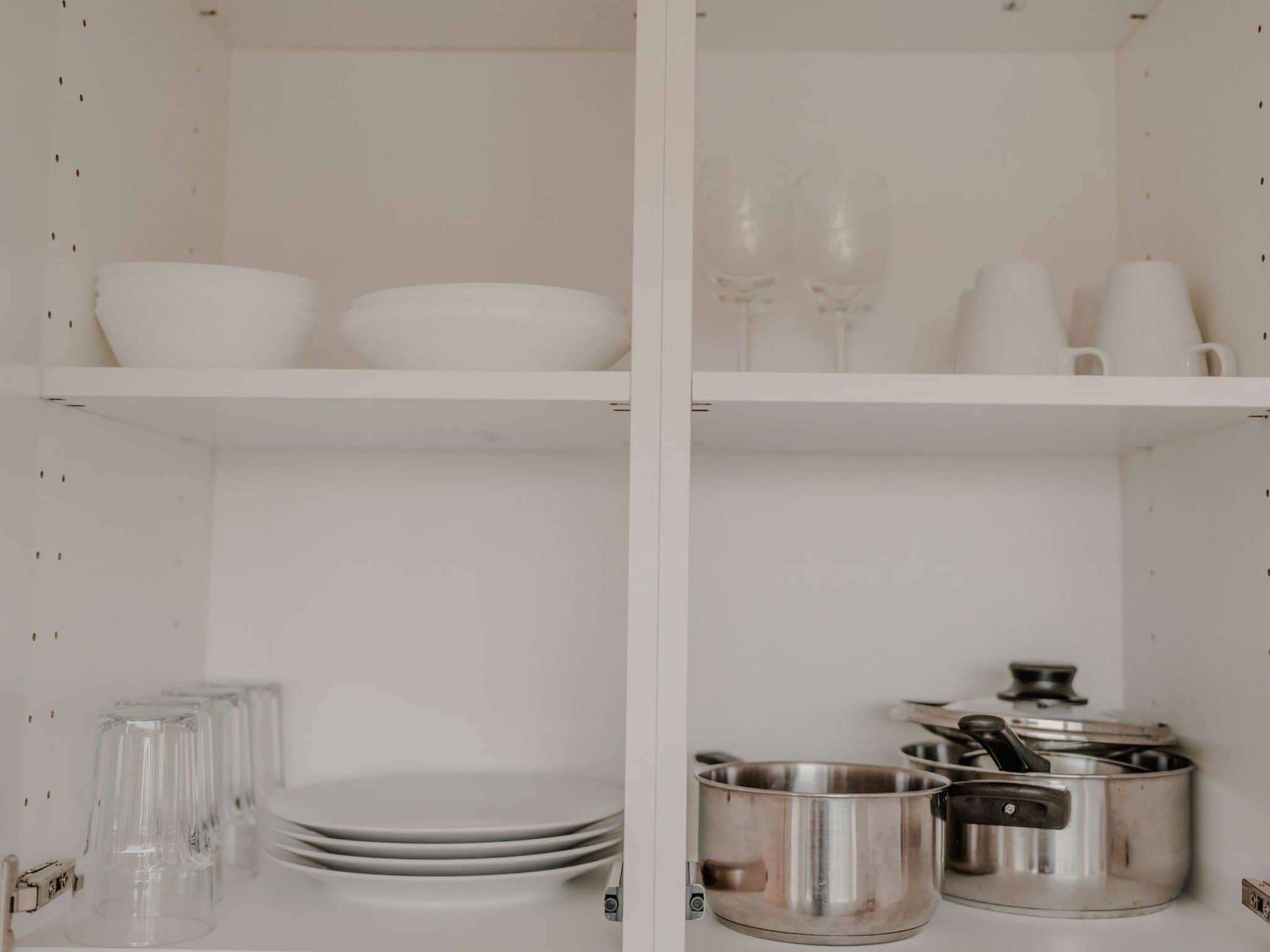 Apartment mit Küche, Arbeitsplatz und xxl Sofa-Image-tags.info