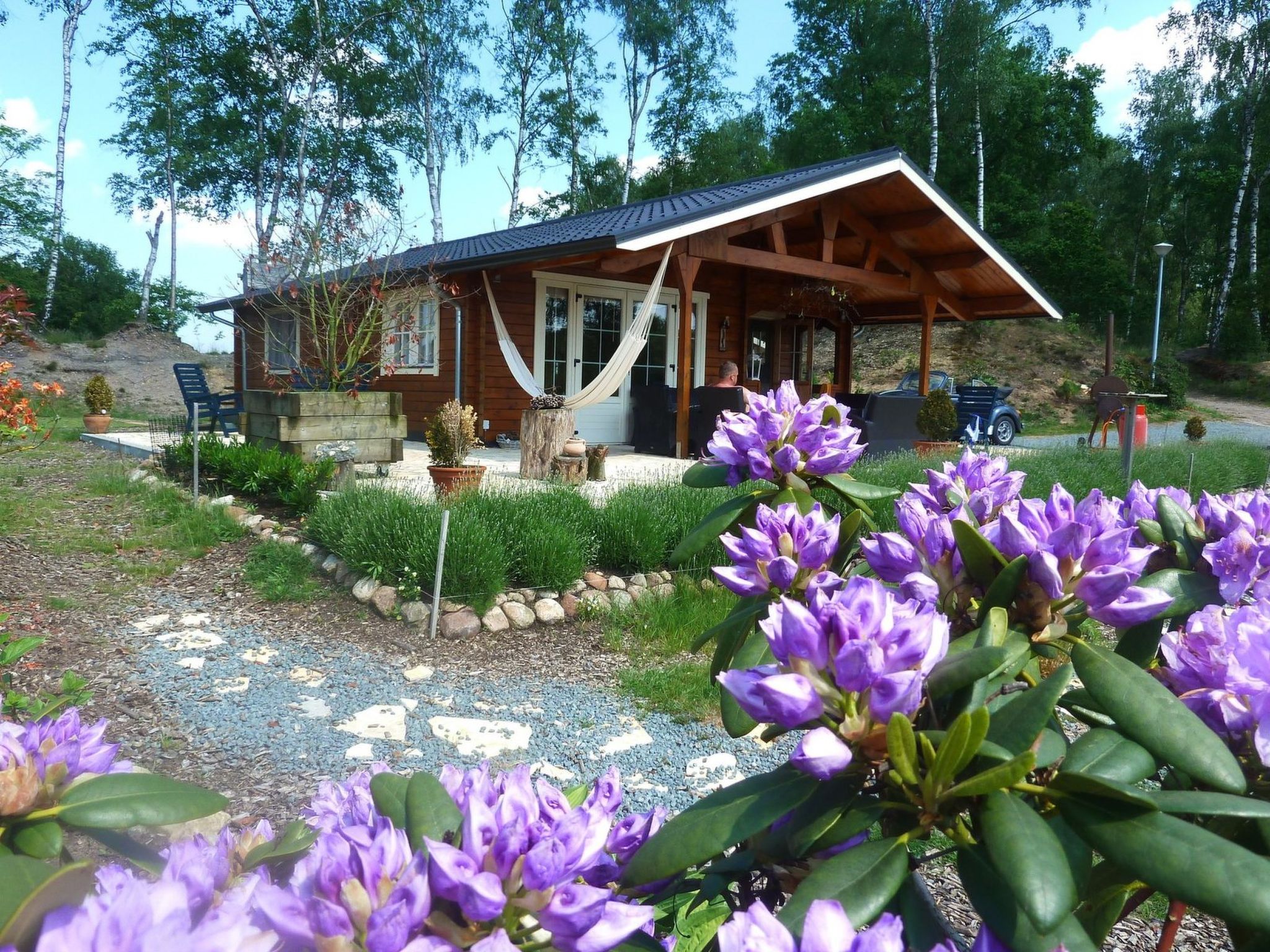 "Wilsumer Berge Resort - Wilsumerberghut", chalet 2-kamers 55 m2. Het objekt is geschikt voor 4 volwassenen. 1 kamer met 1 2-pers bed en TV. 1 kamer met 1 x 2 stapelbedden. Douche/WC. Terras 30 m2. Te..