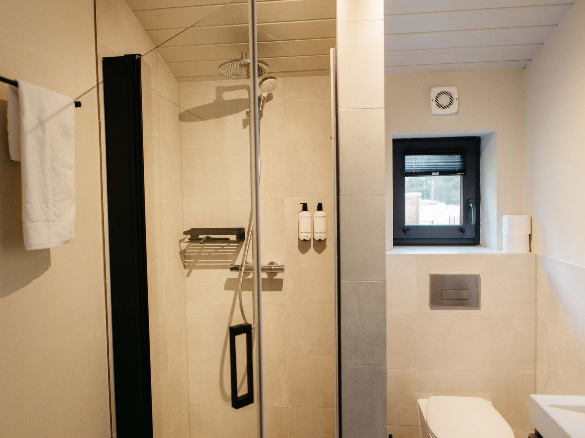 Wilsumer Berge Resort - Lake House Scandi hottub - Draußen