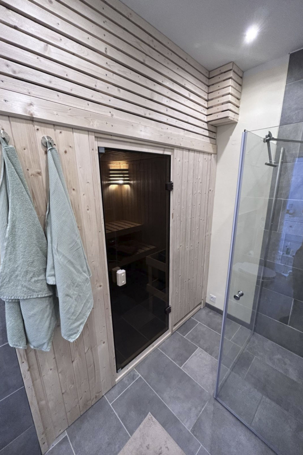 Renoviertes Haus in Husen mit Terrasse und Sauna-Drinnen