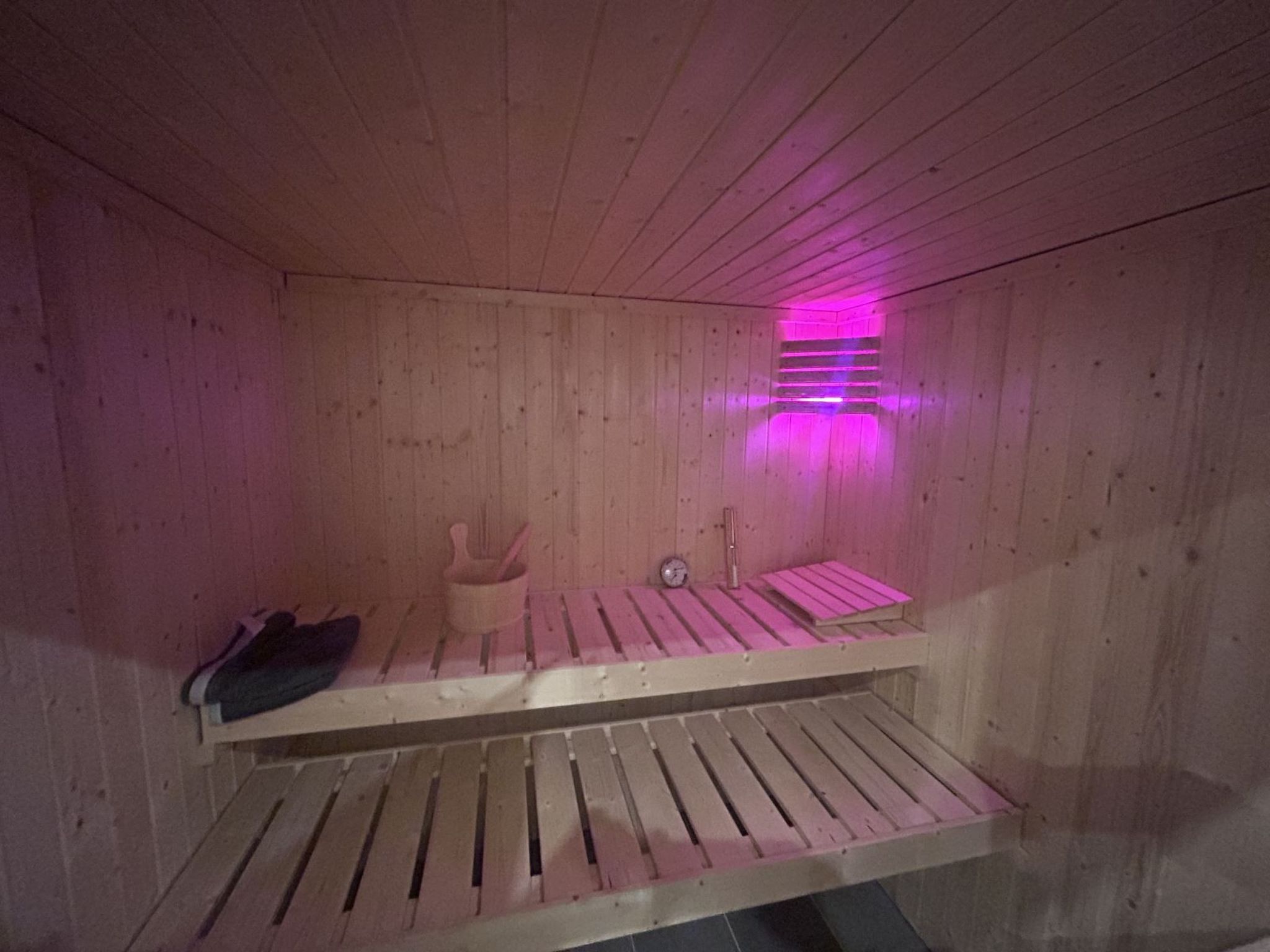 Renoviertes Haus in Husen mit Terrasse und Sauna-Drinnen