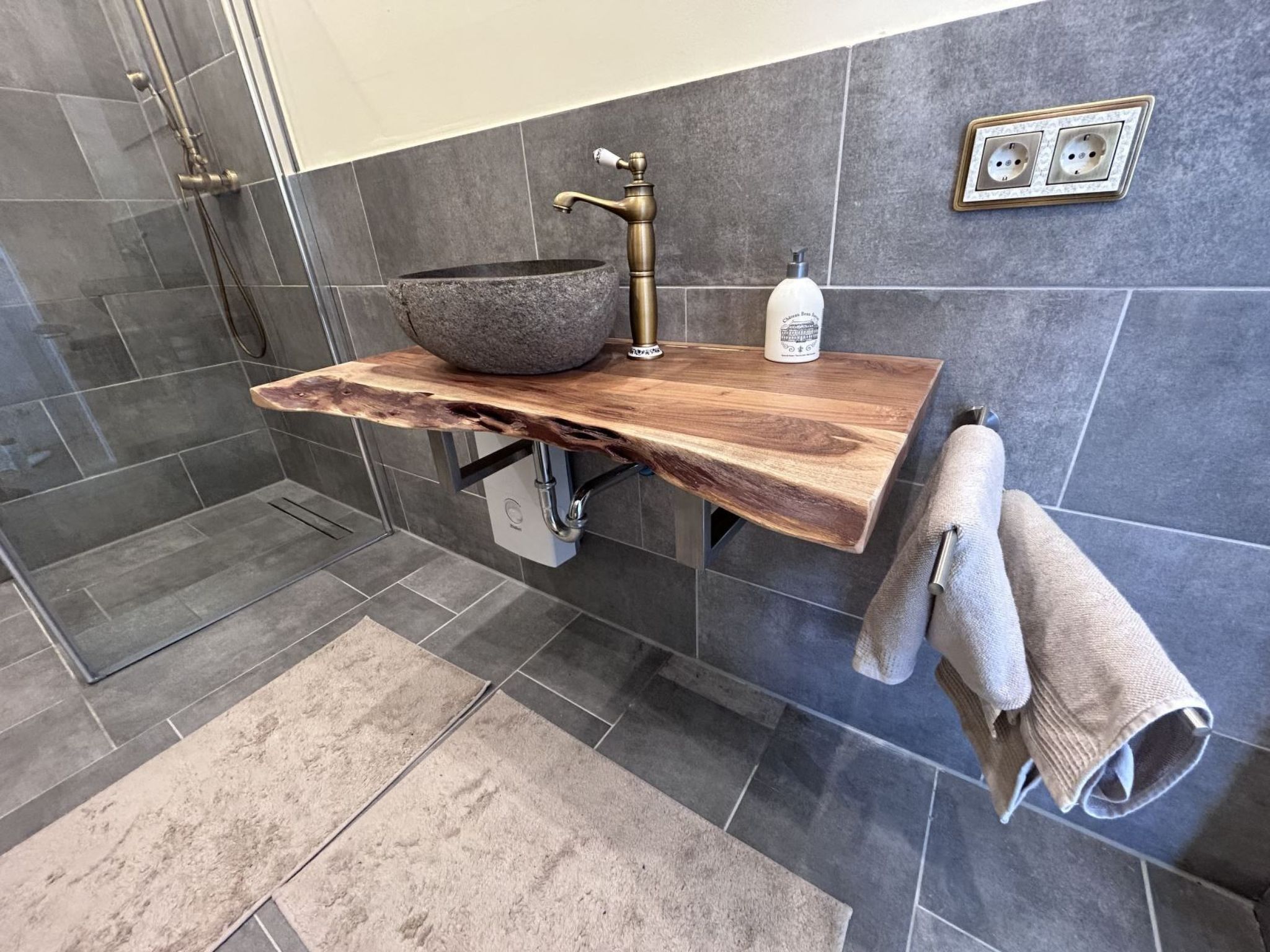 Renoviertes Haus in Husen mit Terrasse und Sauna-Drinnen