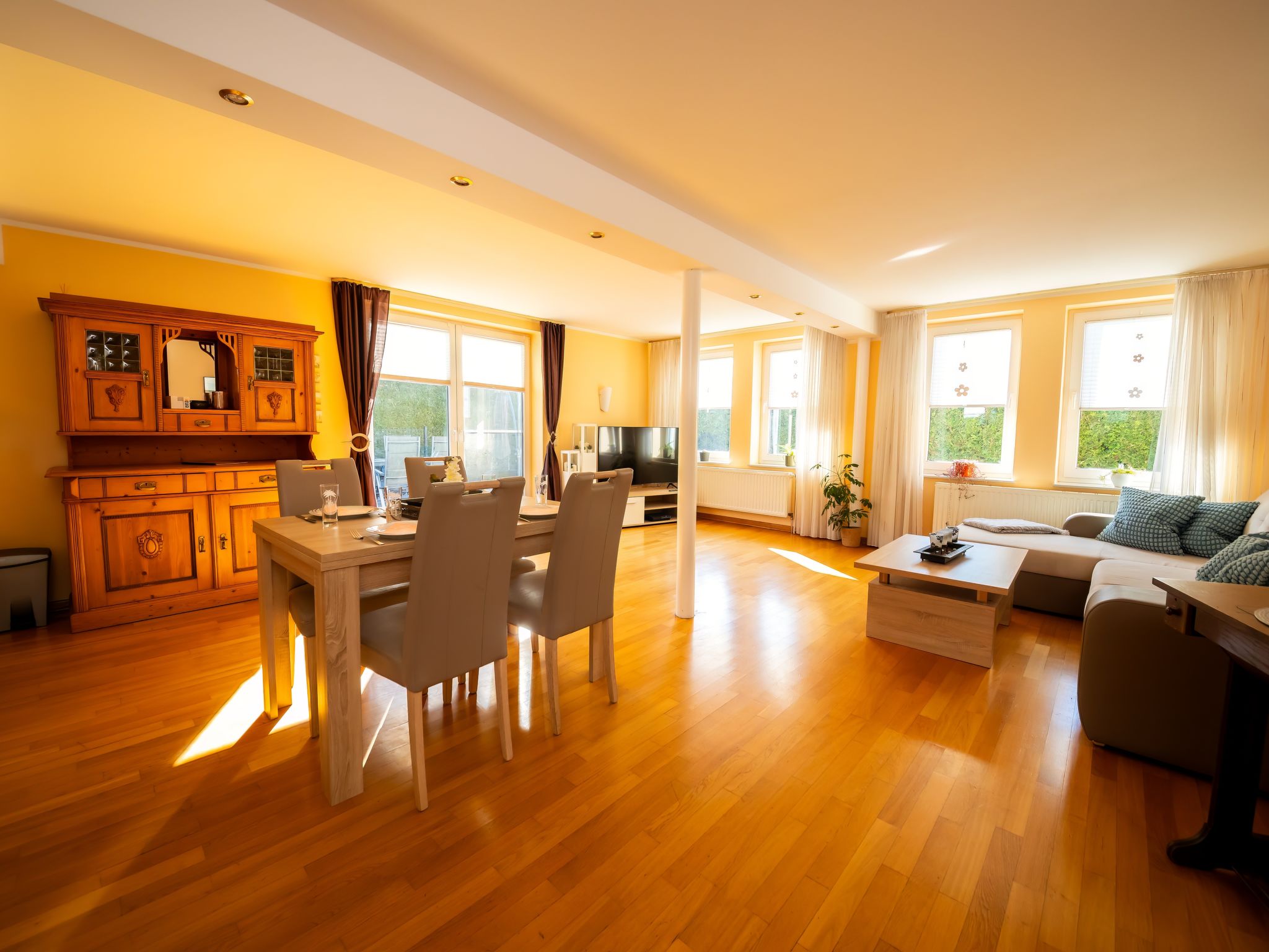 Kitchen / Dining Room
