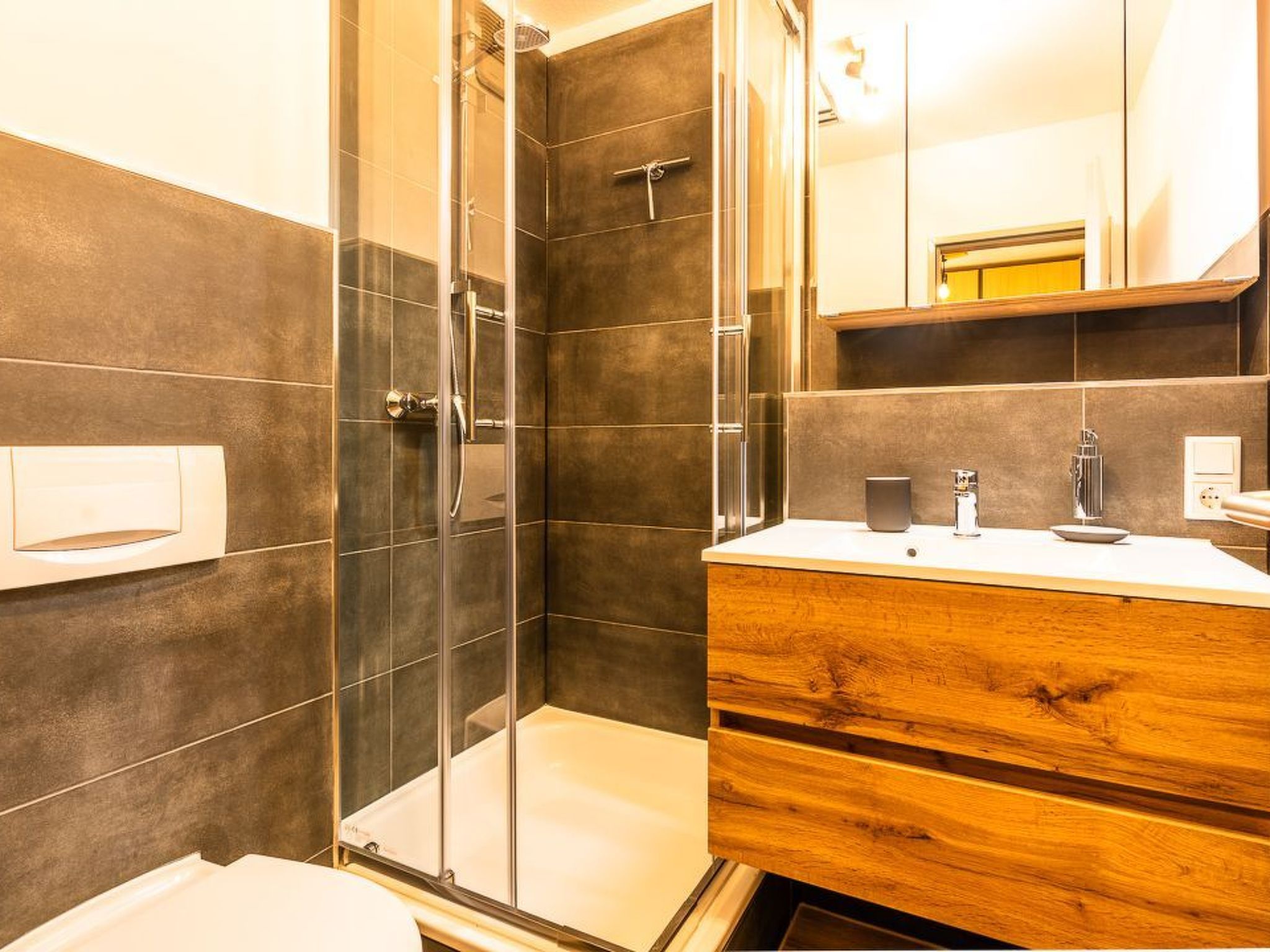 Black Mirror-Image-tags.info