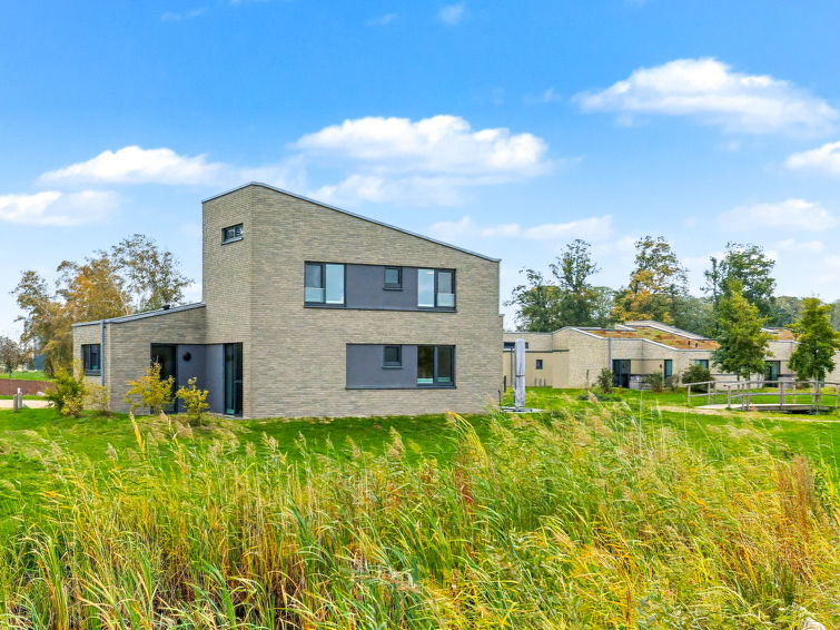 Vakantiehuis aan het strand in Lembruch met sauna en whirlpool in Lembruch
