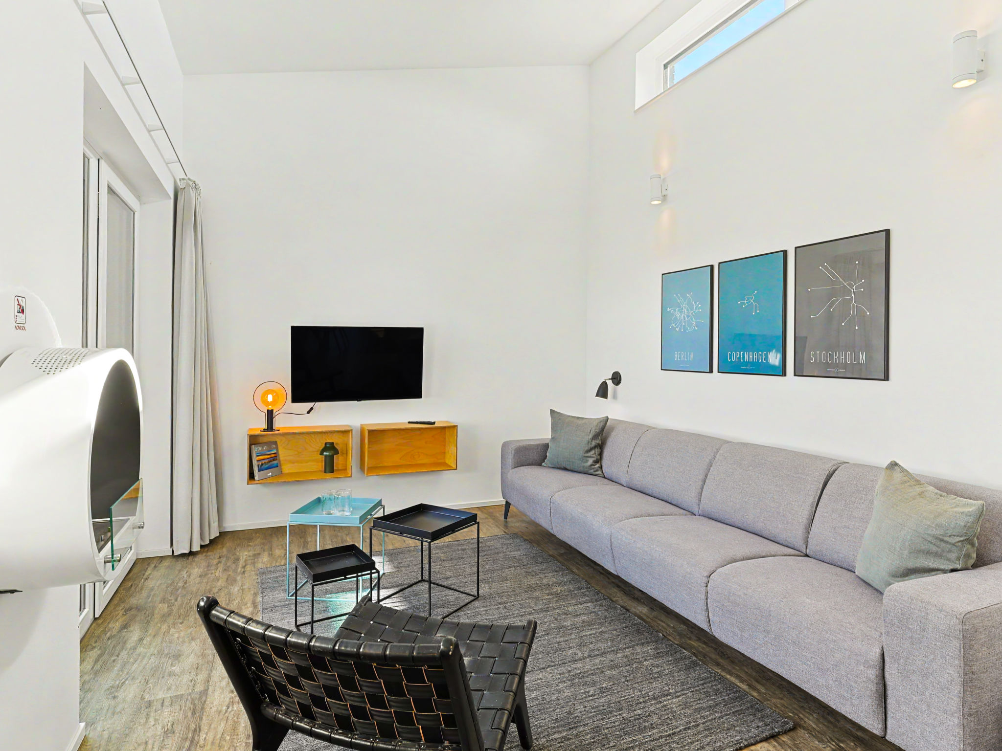 "Schmidt", huis 3-kamers 85 m2 op 2 verdiepingen. Smaakvol en gezellig ingericht: woon-/eetkamer met Sat-TV (Flatscreen TV). Uitgang naar het terras. 2 kamers, elke kamer heeft 1 2-pers bed (2 x 90 cm..