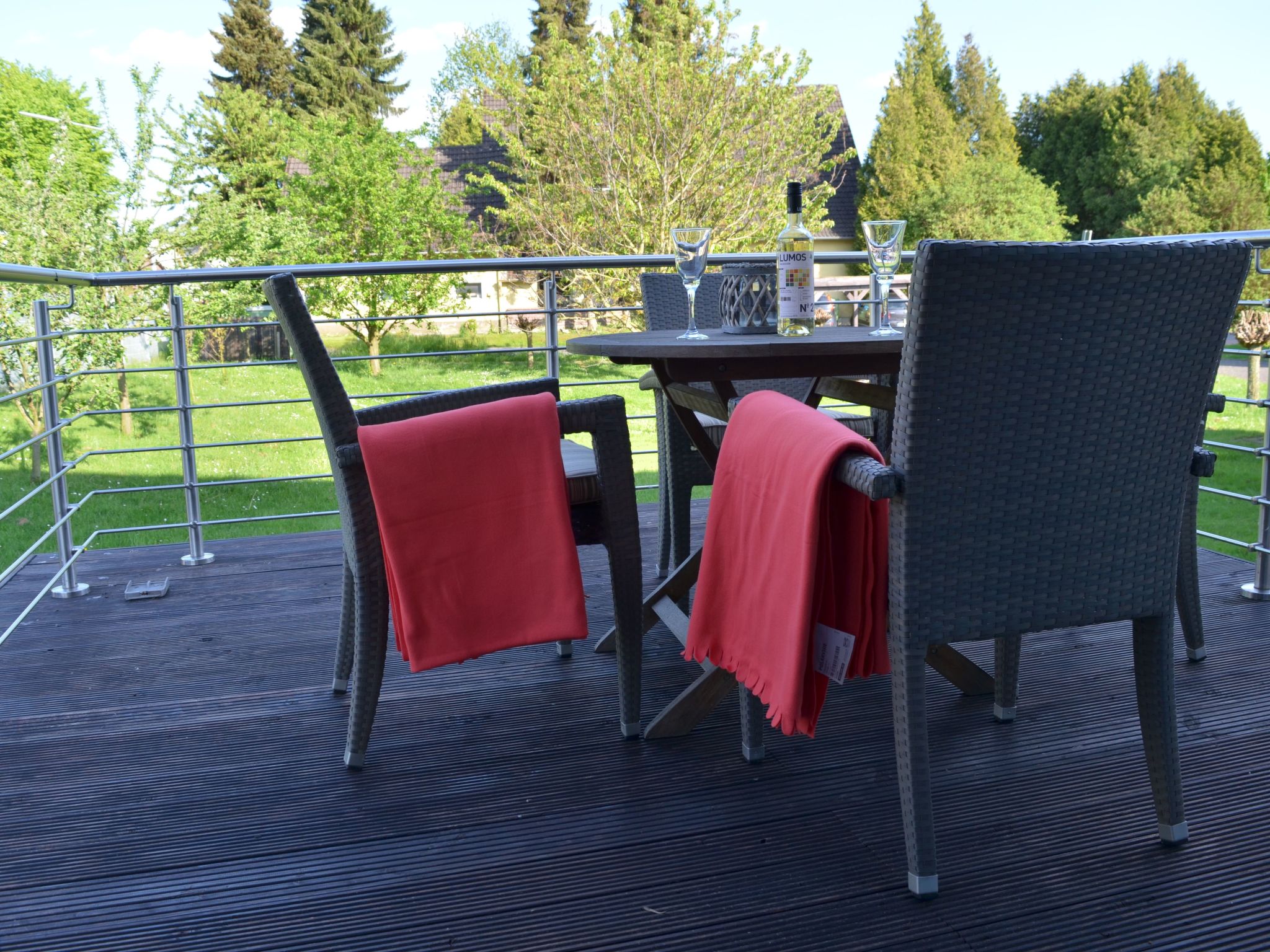 mit Terrasse und Parkplatz