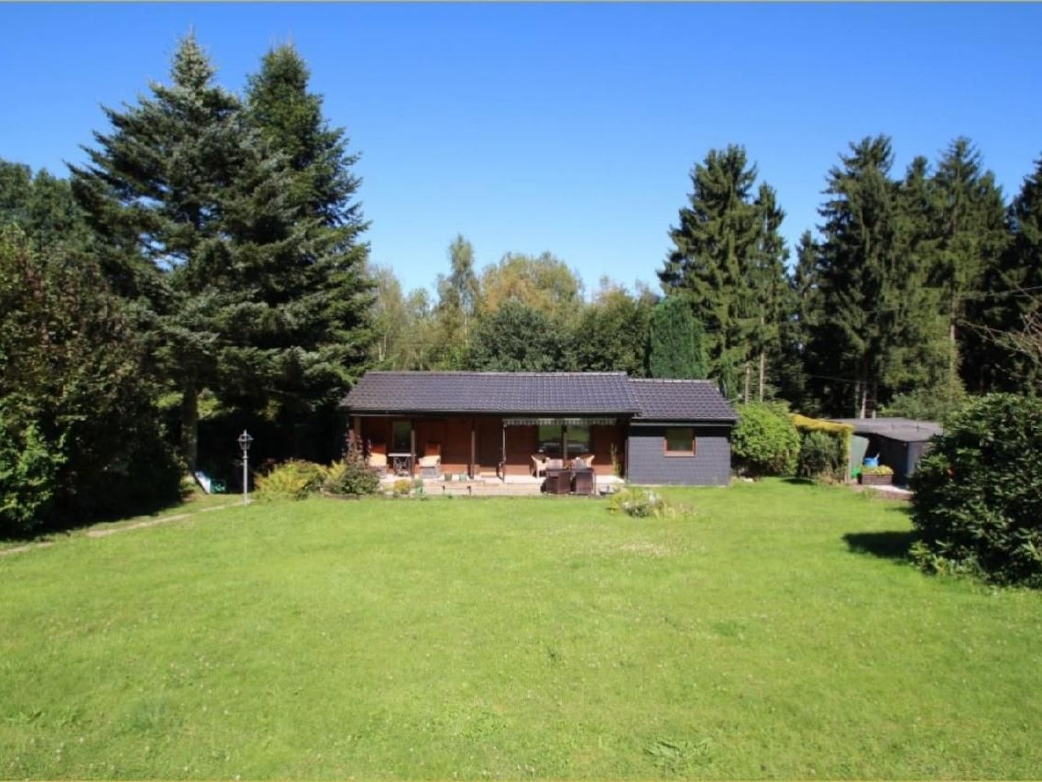 in Oberlahr mit Großem Garten