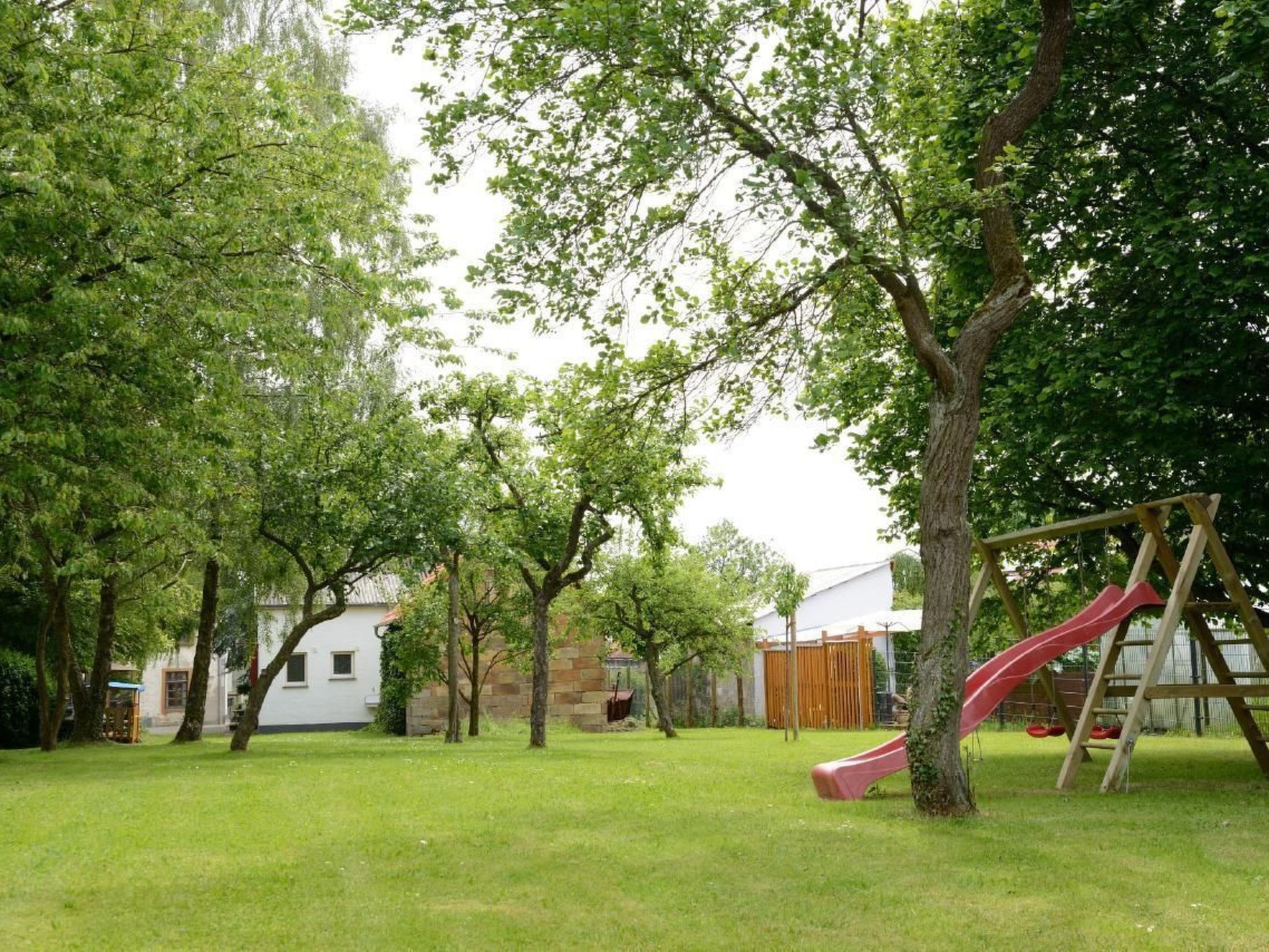 Ruhiges Ferienhaus in Lommersdorf mit Garten-Binnen