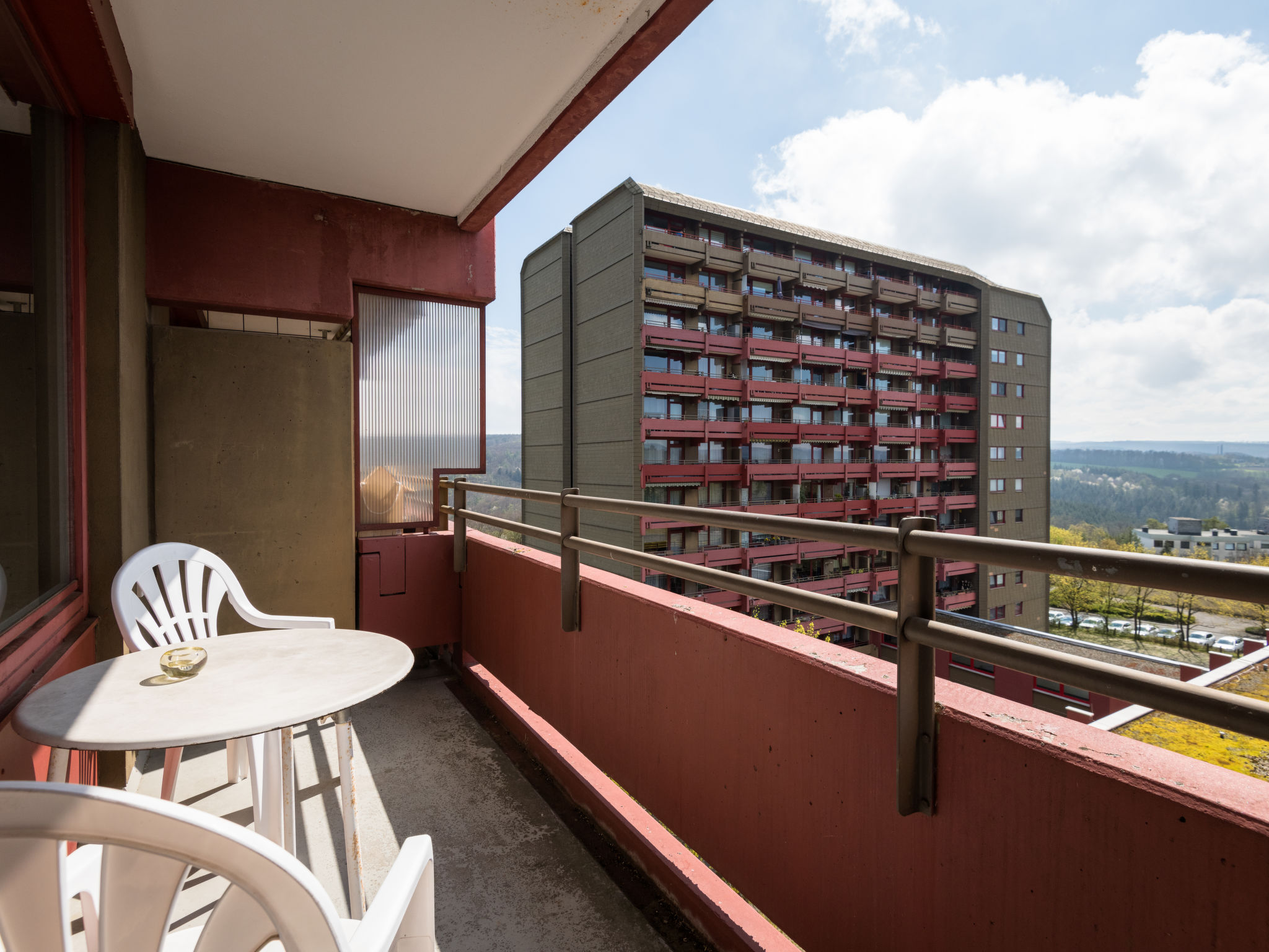 "Braubach (B715)", appartement 1-kamer 33 m2 op de 7e verdieping, op het zuiden gelegen. Woon-/slaapkamer met 2 bedden (90 cm, lengte 200 cm), Sat-TV (Flatscreen TV). Uitgang naar het balkon. Kookhoek..