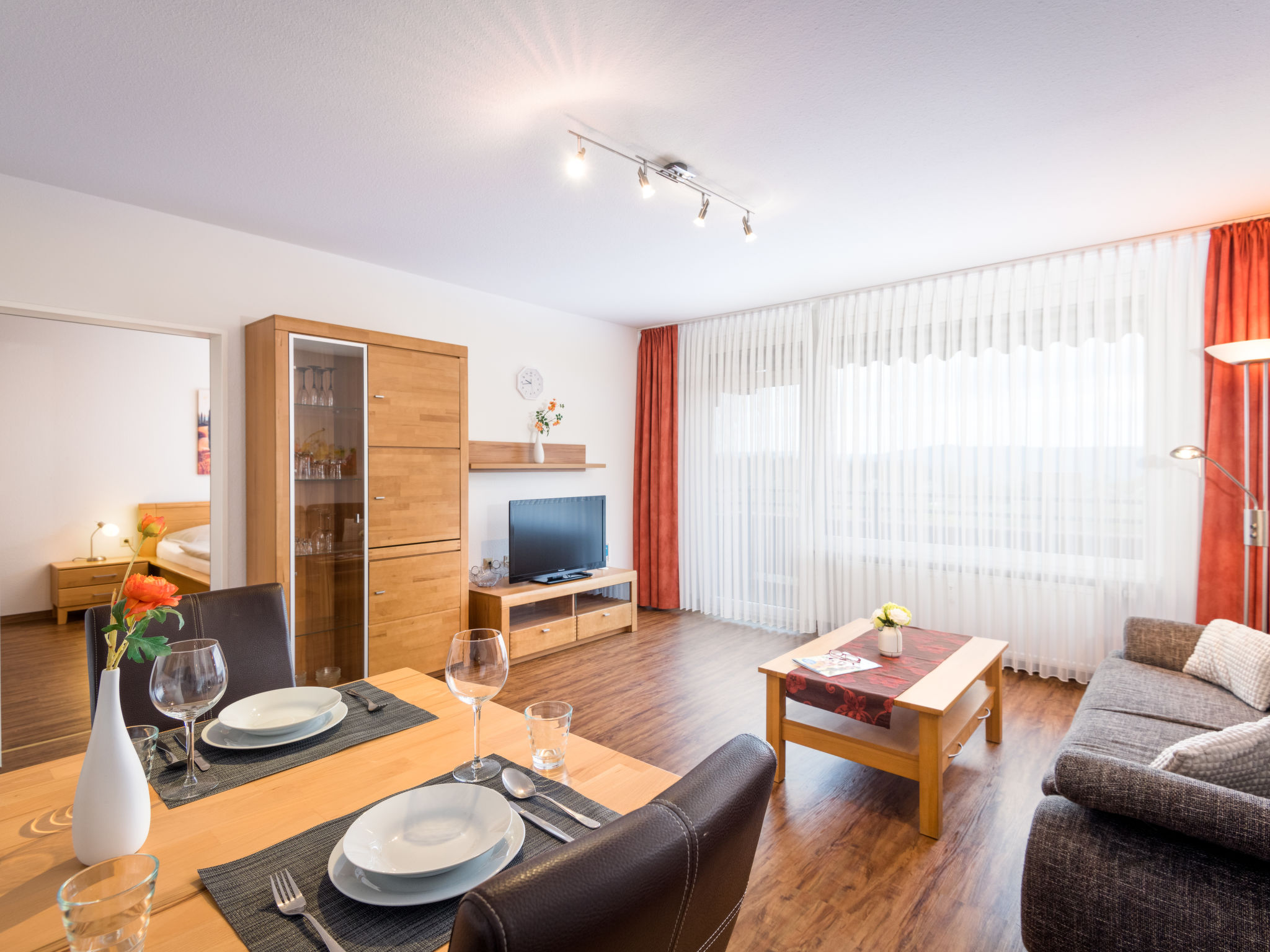 "Wiesenblick (A706)", appartement 2-kamers 52 m2 op de 7e verdieping, op het westen gelegen. Woon-/eetkamer met 1 2-pers divanbed (140 cm, lengte 200 cm), Sat-TV (Flatscreen TV). Uitgang naar het balk..