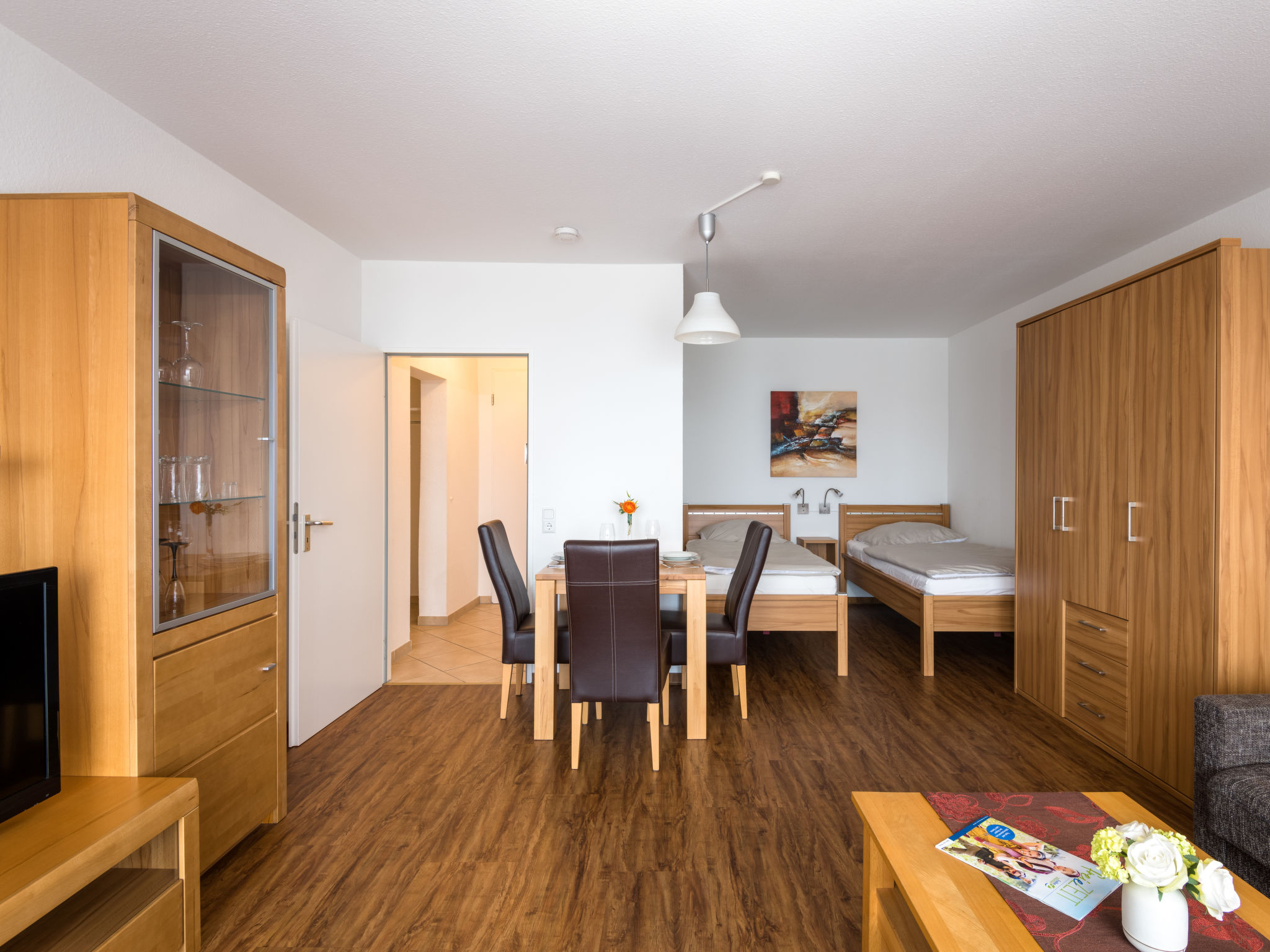 "Lahnhöhe (A707)", appartement 1-kamer 38 m2 op de 7e verdieping, op het westen gelegen. Woon-/slaapkamer met 1 divanbed (160 cm, lengte 200 cm), Sat-TV (Flatscreen TV). Uitgang naar het balkon. Slaa..