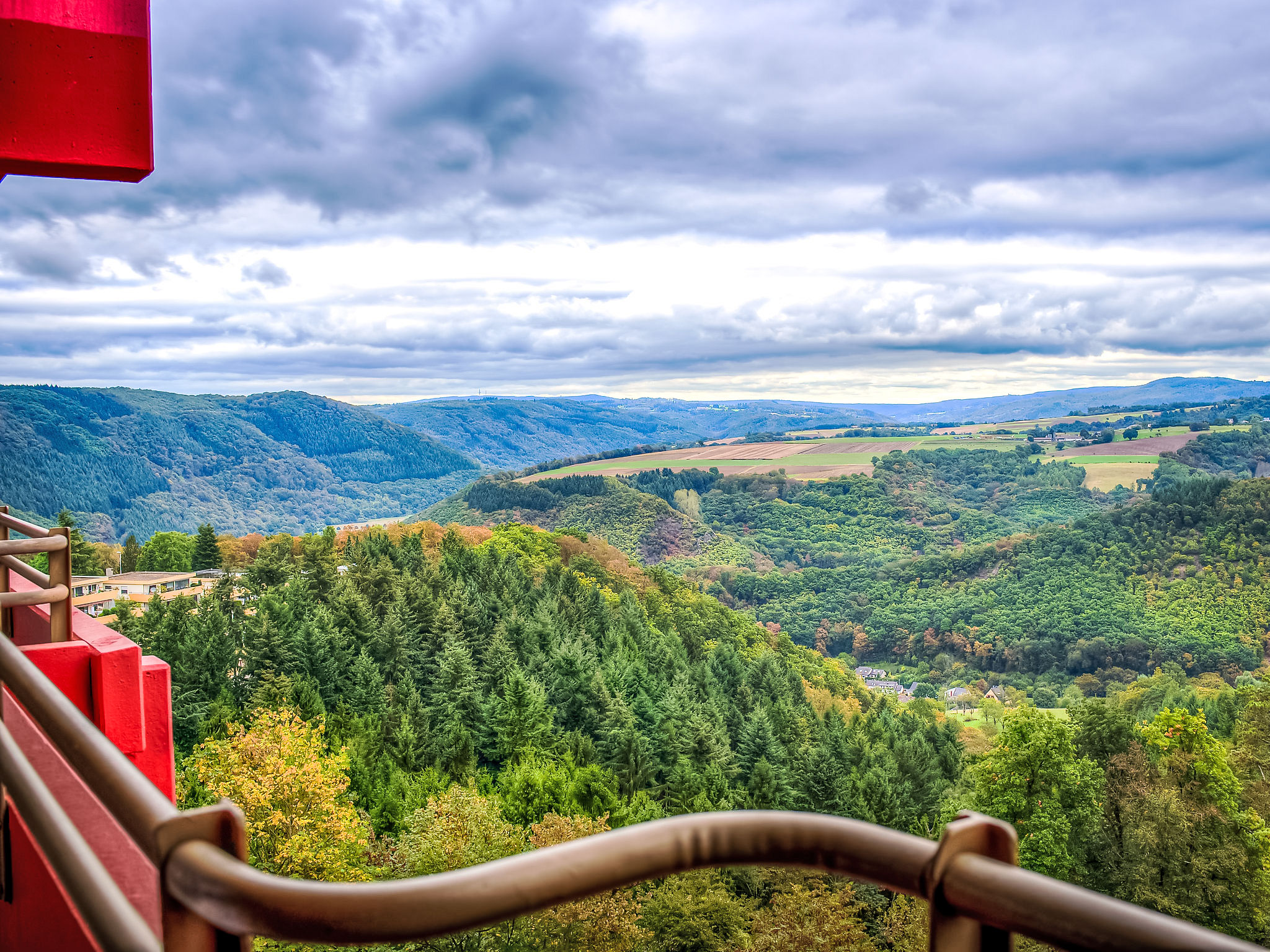 "Sonnenblick (B905)", appartement 2-kamers 56 m2 op de 9e verdieping, op het oosten gelegen. Mooi en modern ingericht: woon-/eetkamer met 1 2-pers divanbed (150 cm, lengte 200 cm), Sat-TV (Flatscreen ..