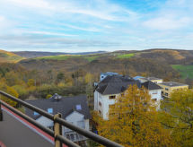 Rustiek appartement aan de golfbaan bij Koblenz met zwembad - thumbnail 1