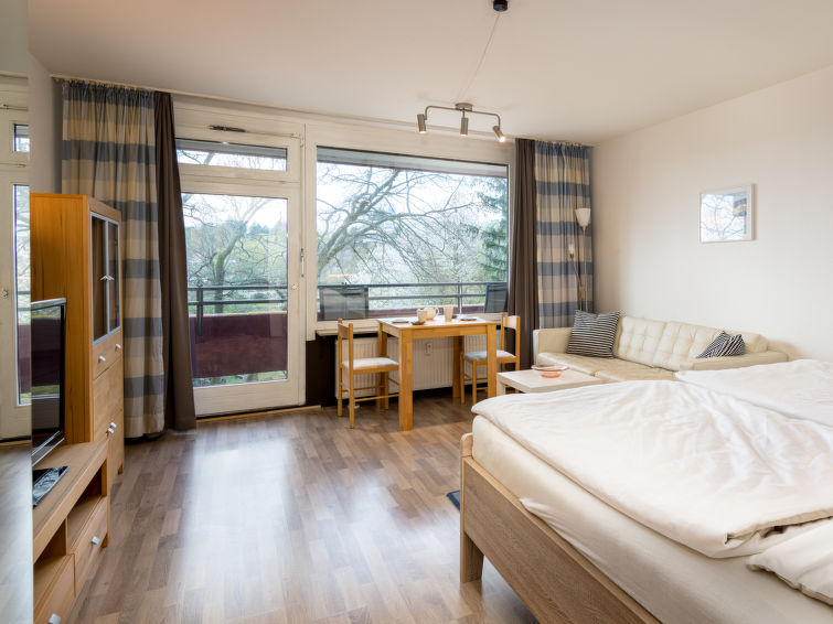 "Flora und Fauna (B306/B307)", appartement 2-kamers 66 m2 op de 3e verdieping, op het westen gelegen. Woon-/slaapkamer met 2 bedden (90 cm, lengte 200 cm), Sat-TV (Flatscreen TV). Uitgang naar het bal..