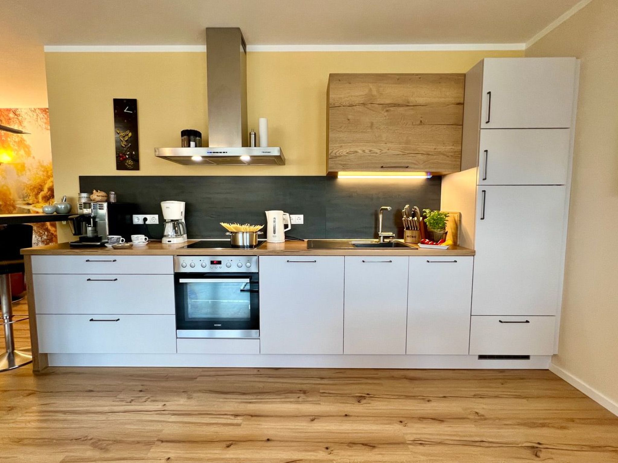 Moderne Wohnung mit Parkplatz und Rheinblick