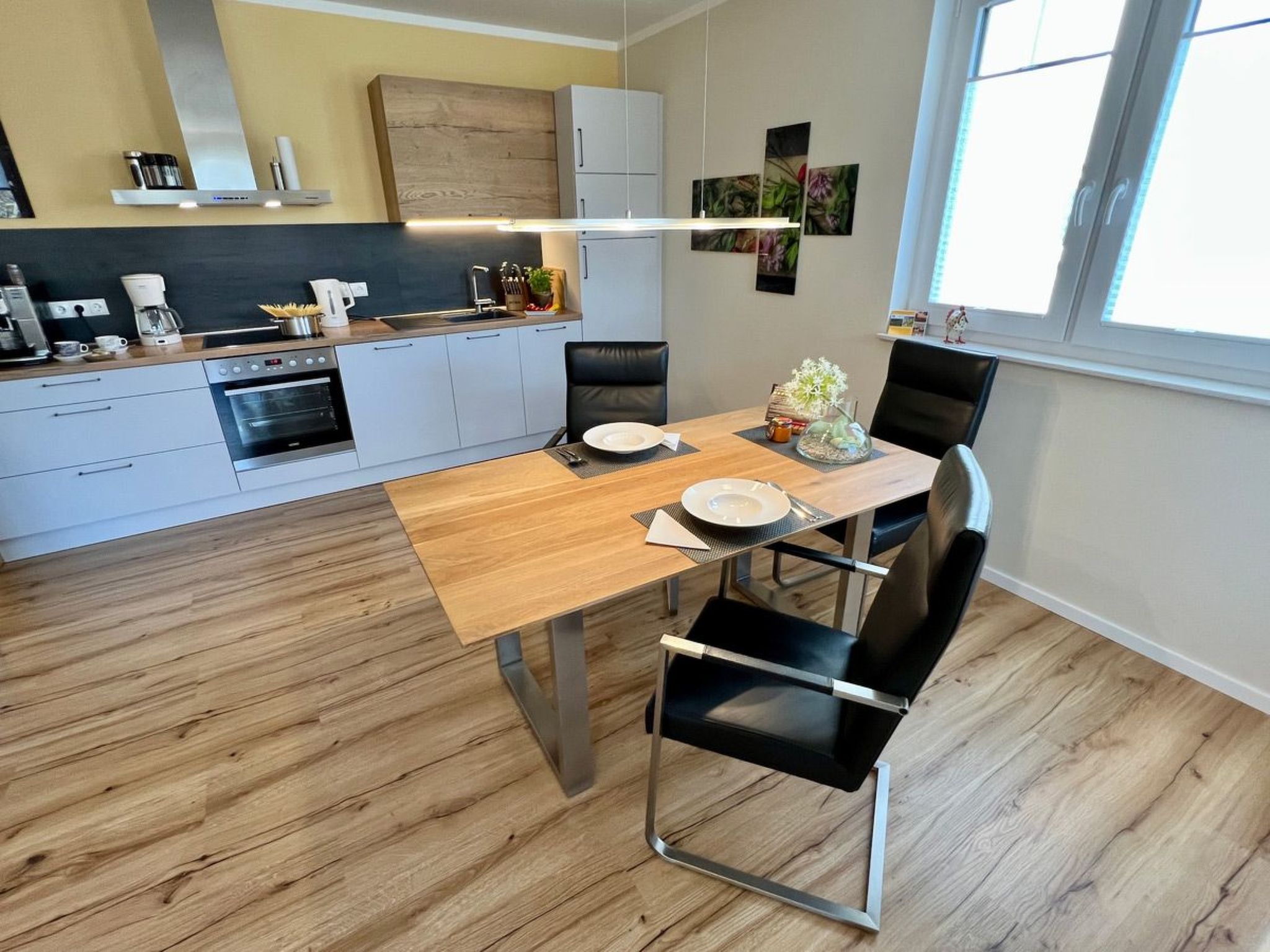 Moderne Wohnung mit Parkplatz und Rheinblick