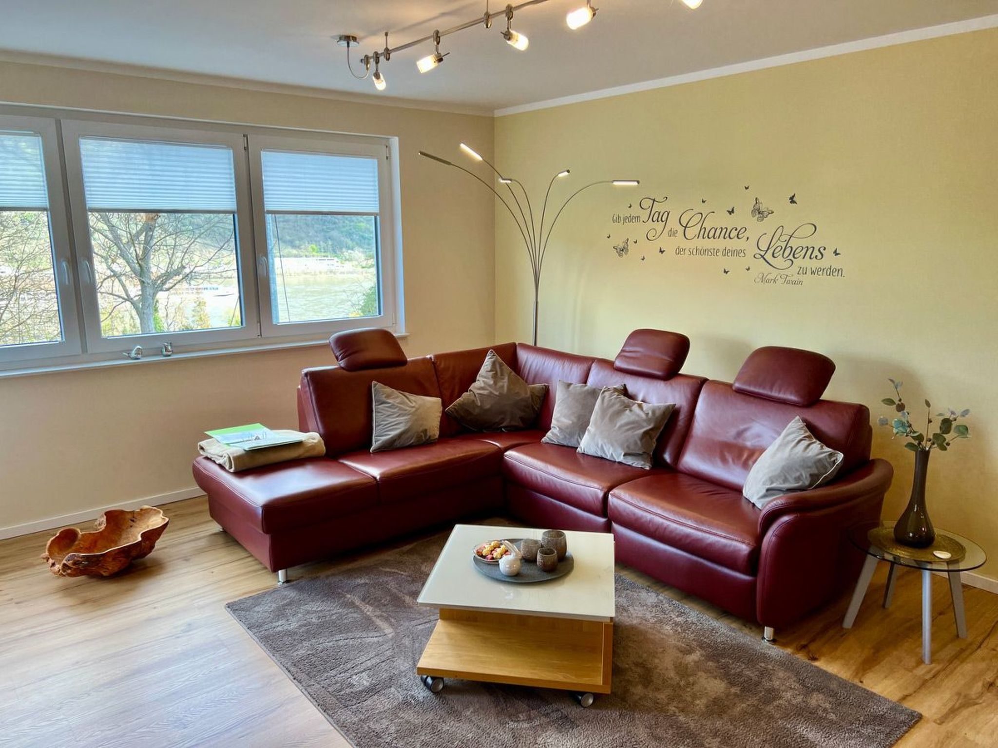 Moderne Wohnung mit Parkplatz und Rheinblick-Binnen