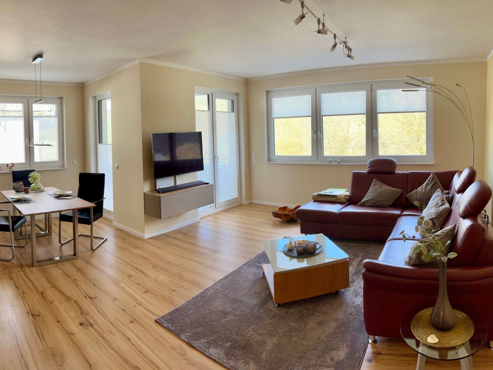 Moderne Wohnung mit Parkplatz und Rheinblick-Image-tags.info