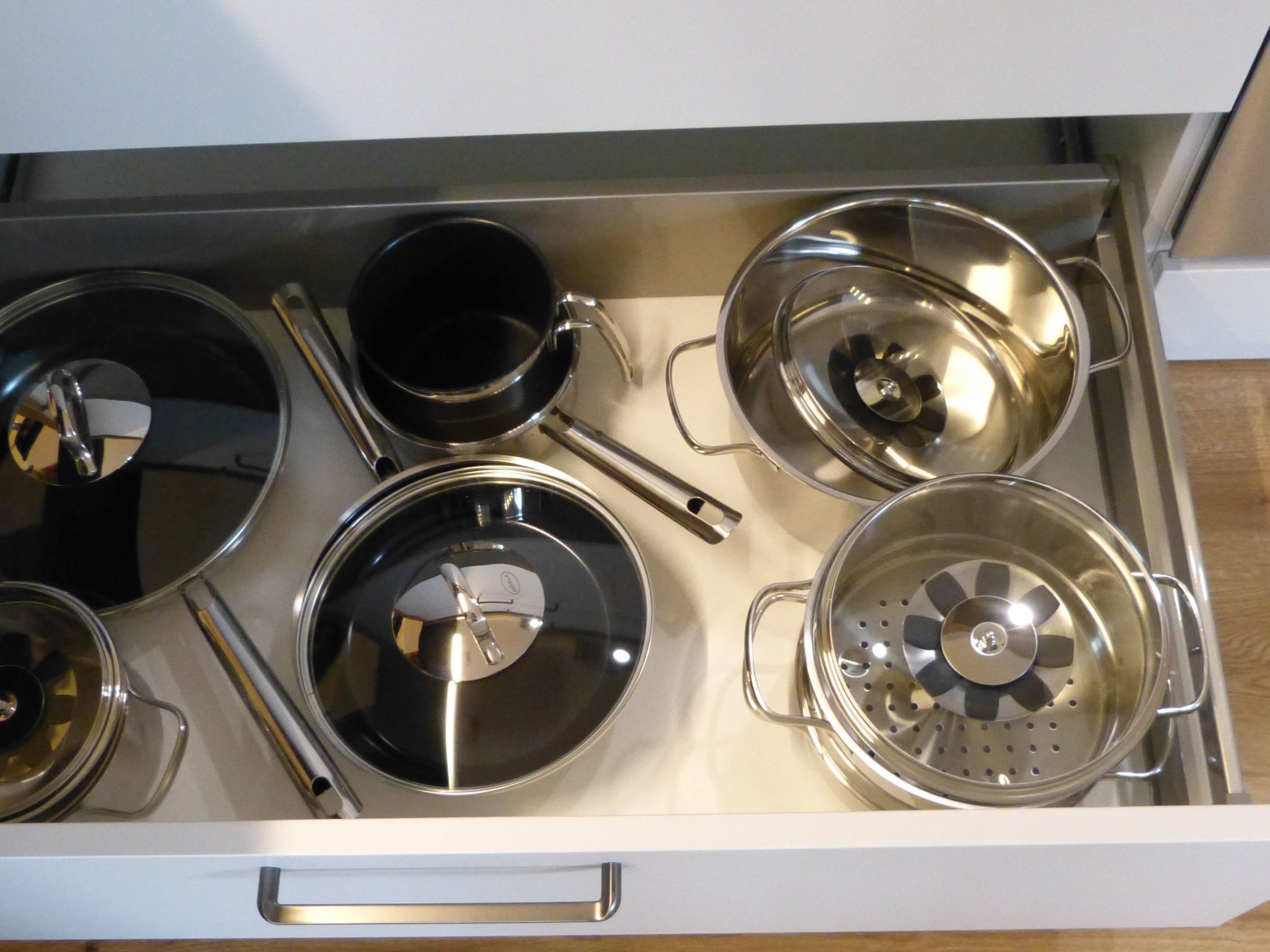 Moderne Wohnung mit Parkplatz und Rheinblick-Binnen