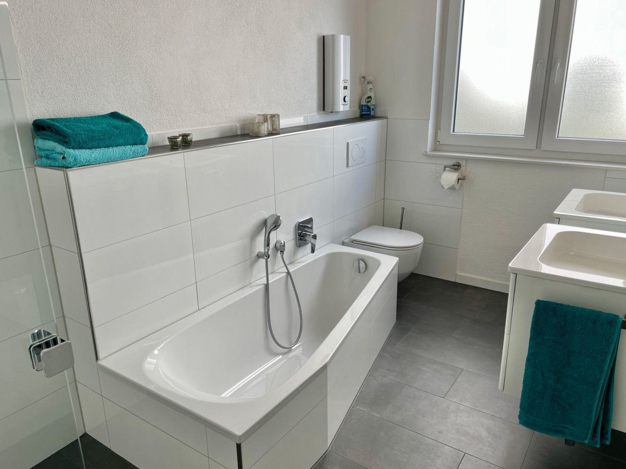 Moderne Wohnung mit Parkplatz und Rheinblick-Binnen