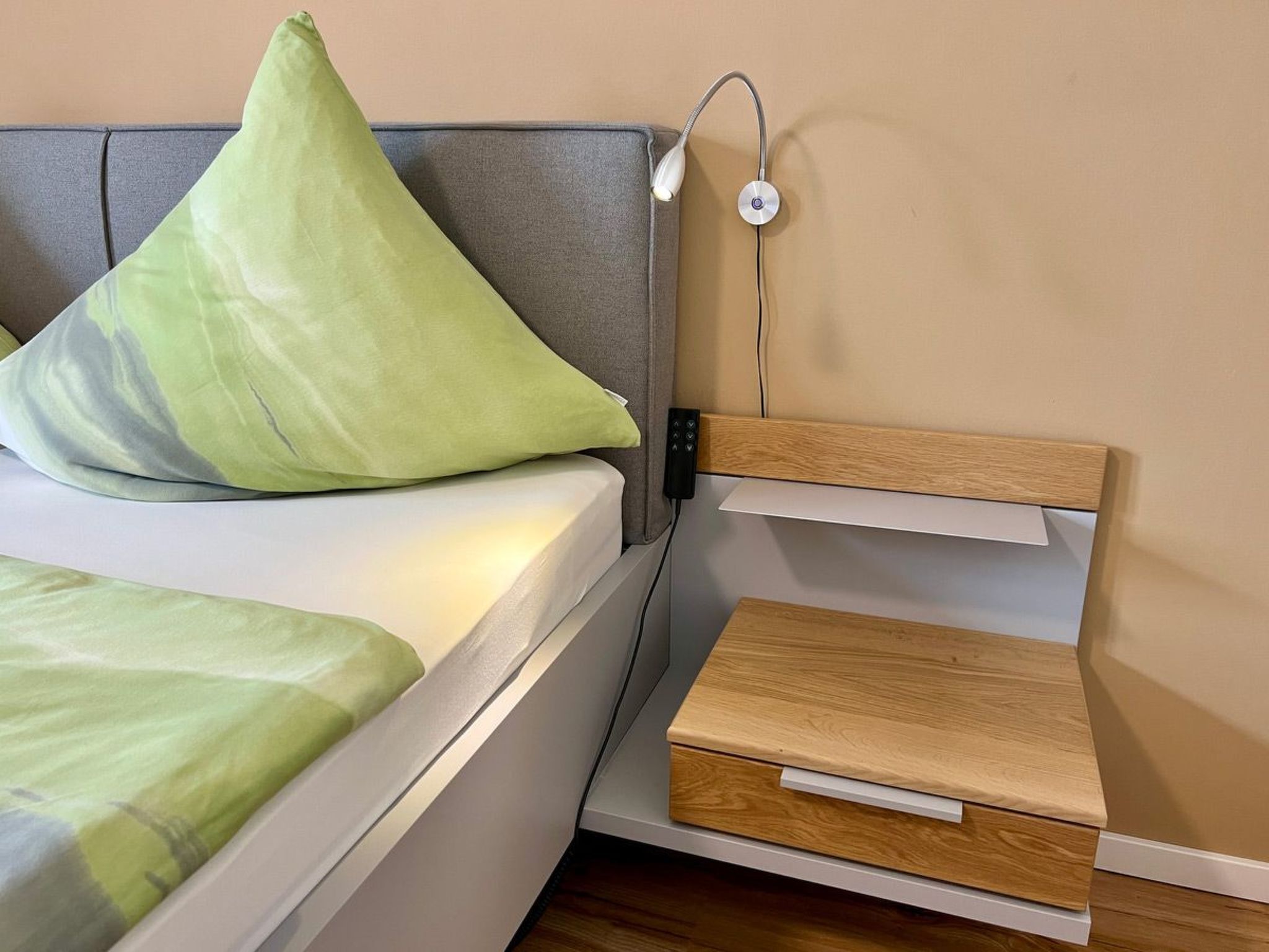 Moderne Wohnung mit Parkplatz und Rheinblick-Binnen