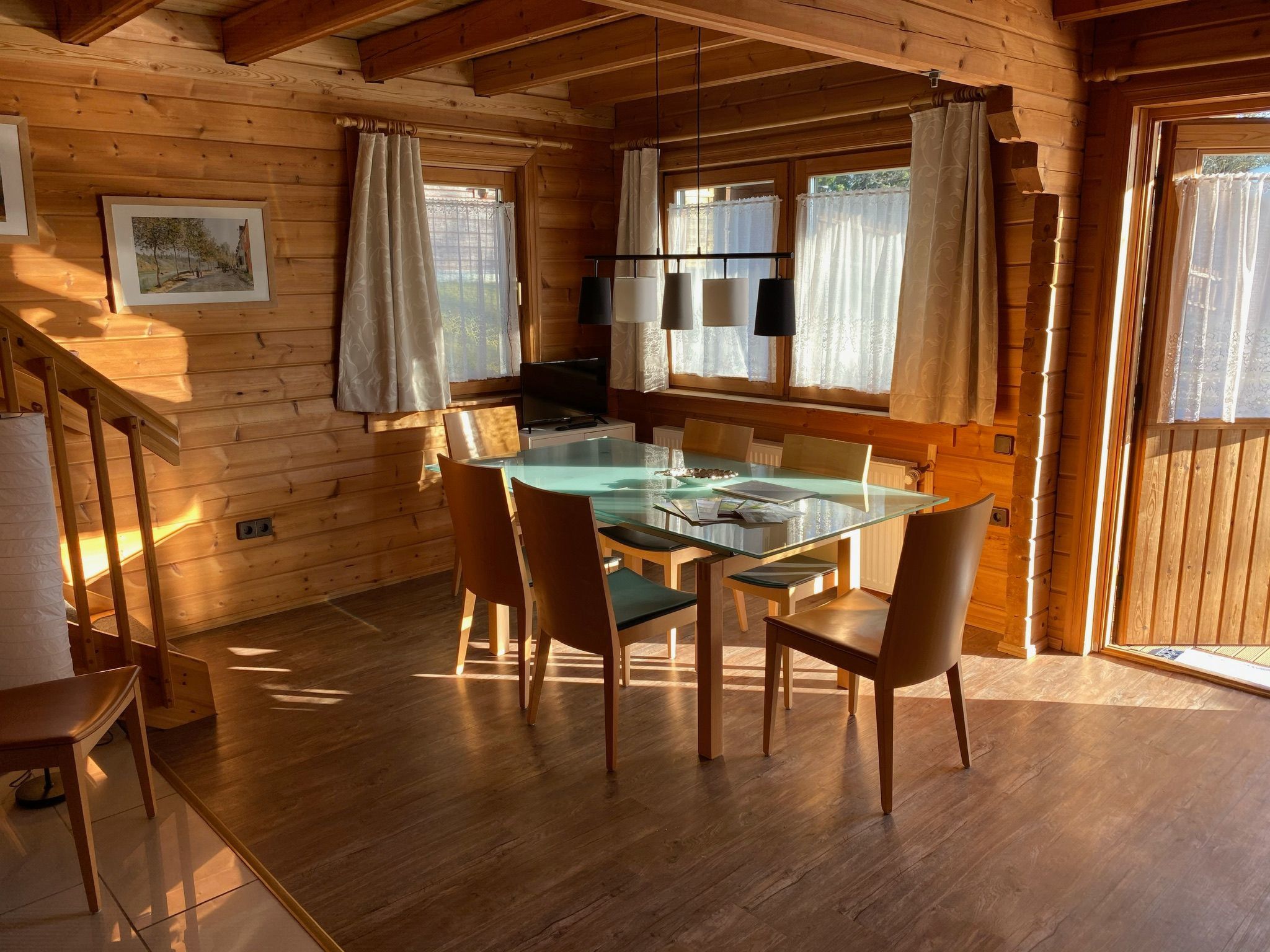 In Meiserich mit Terrasse und Garten-Binnen