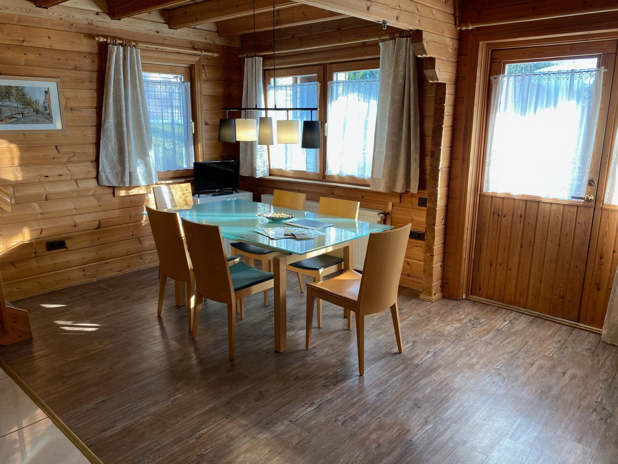 In Meiserich mit Terrasse und Garten-Binnen