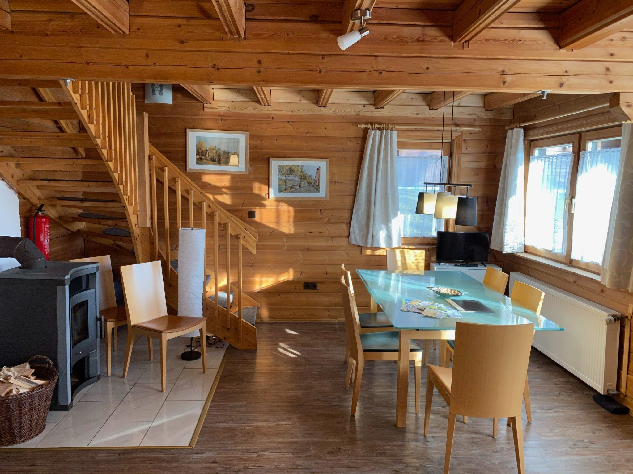 In Meiserich mit Terrasse und Garten-Binnen