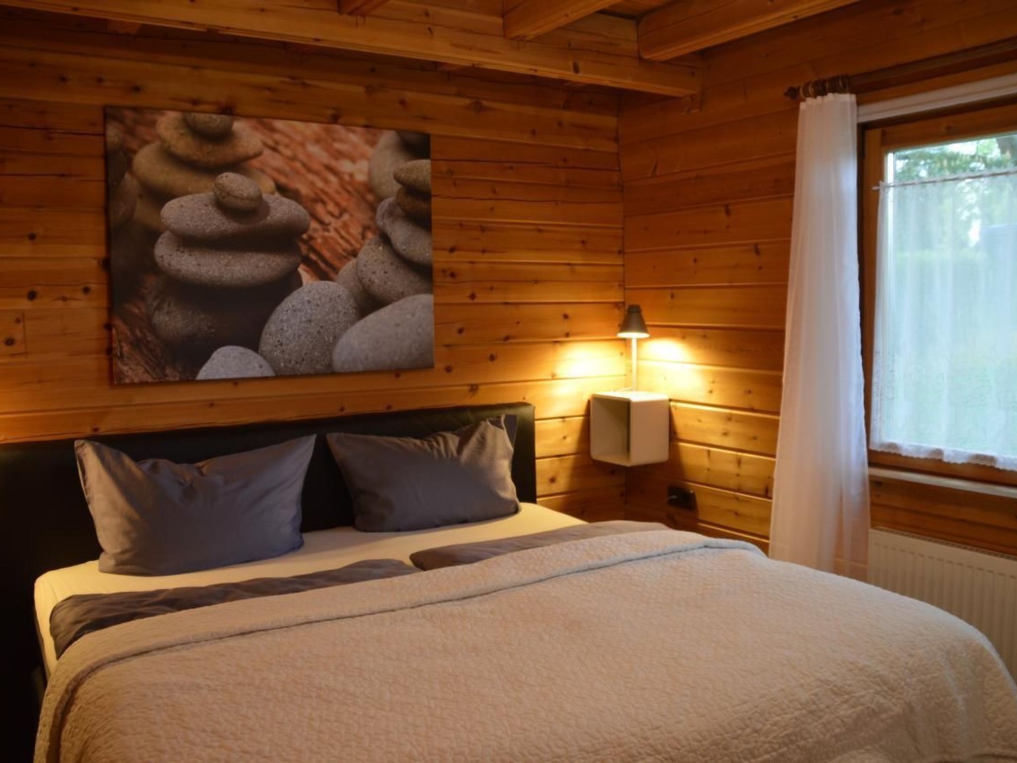 In Meiserich mit Terrasse und Garten-Binnen