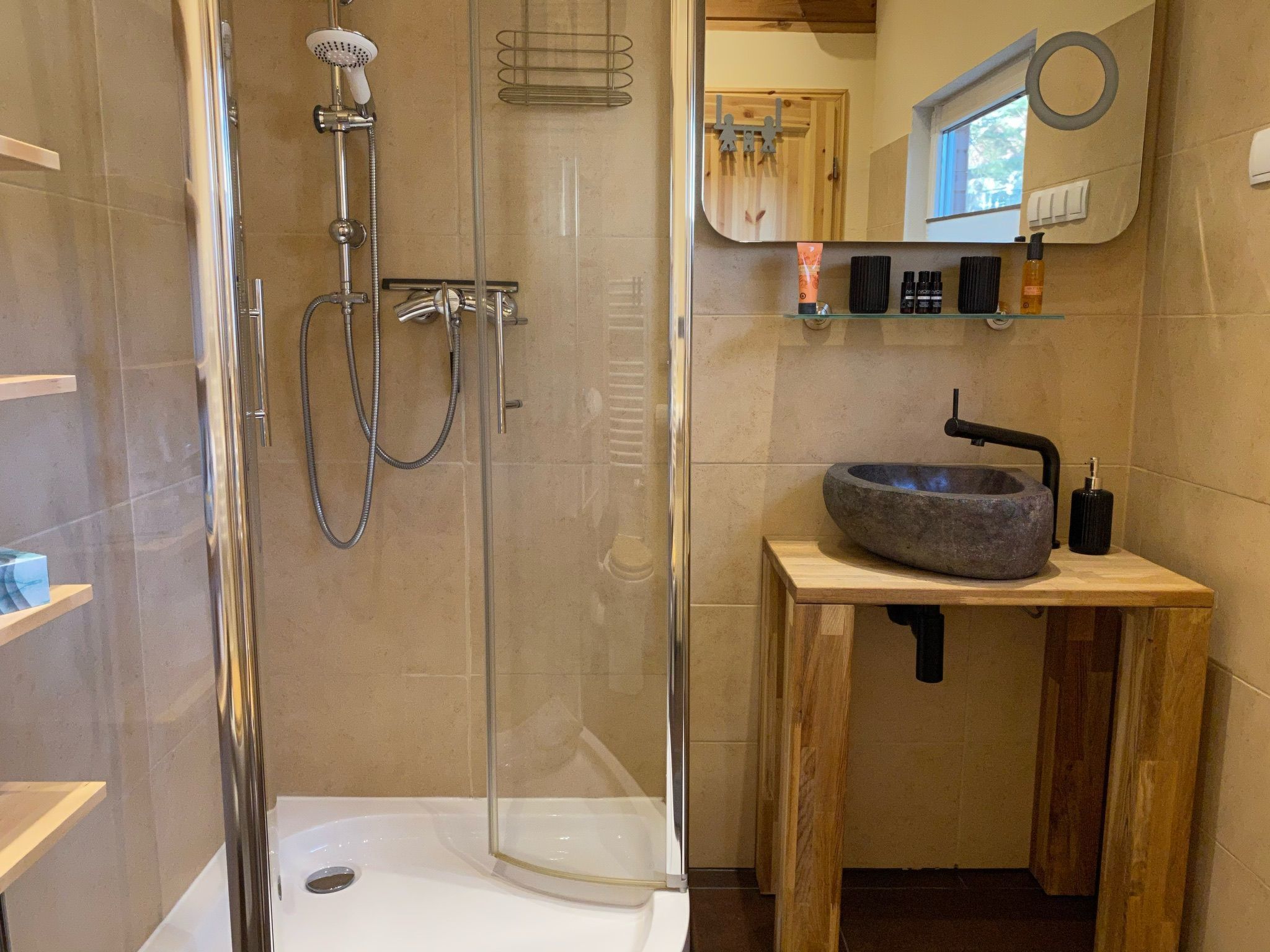 In Meiserich mit Terrasse und Garten-Binnen