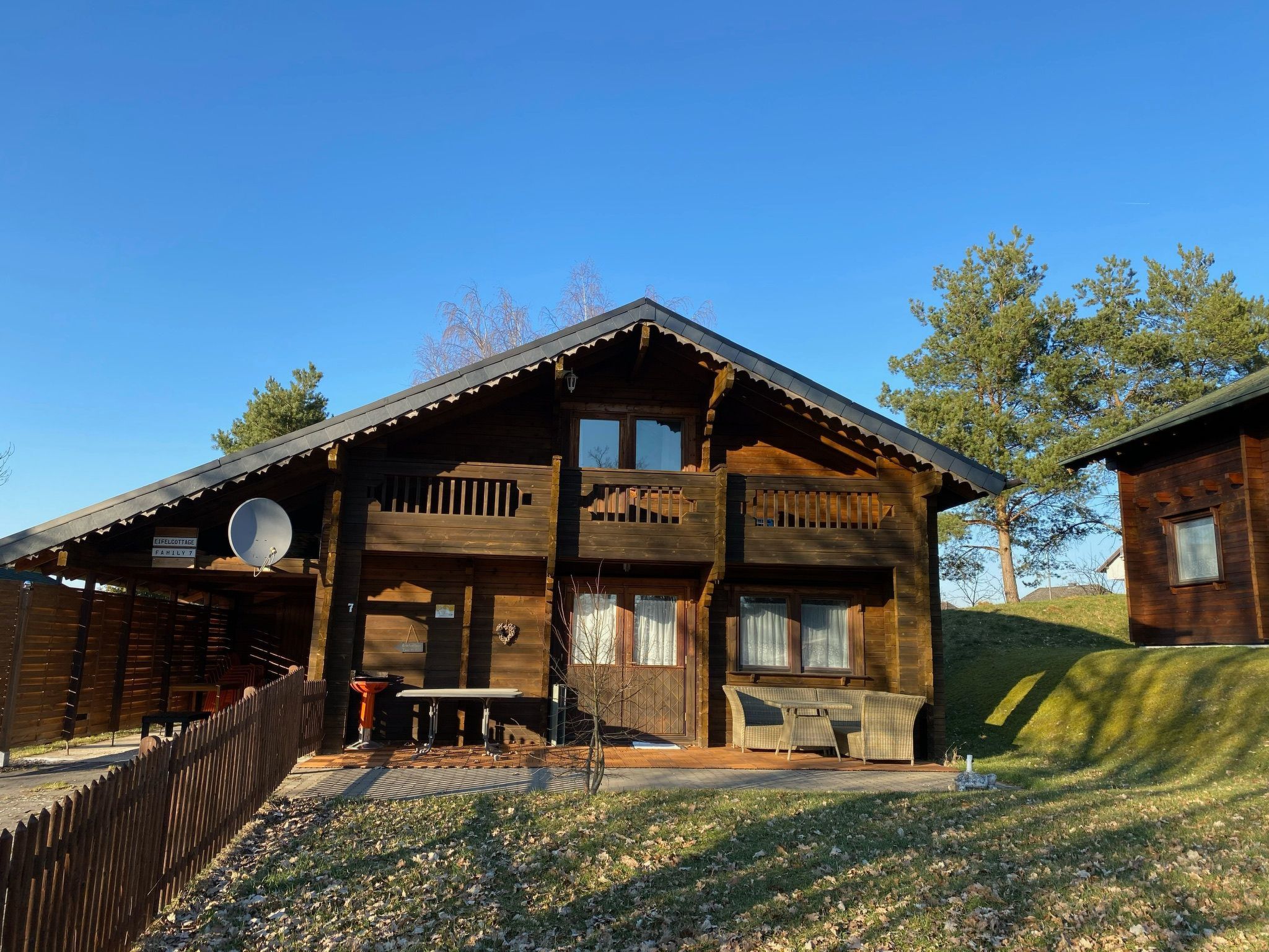 In Meiserich mit Terrasse und Garten-Binnen