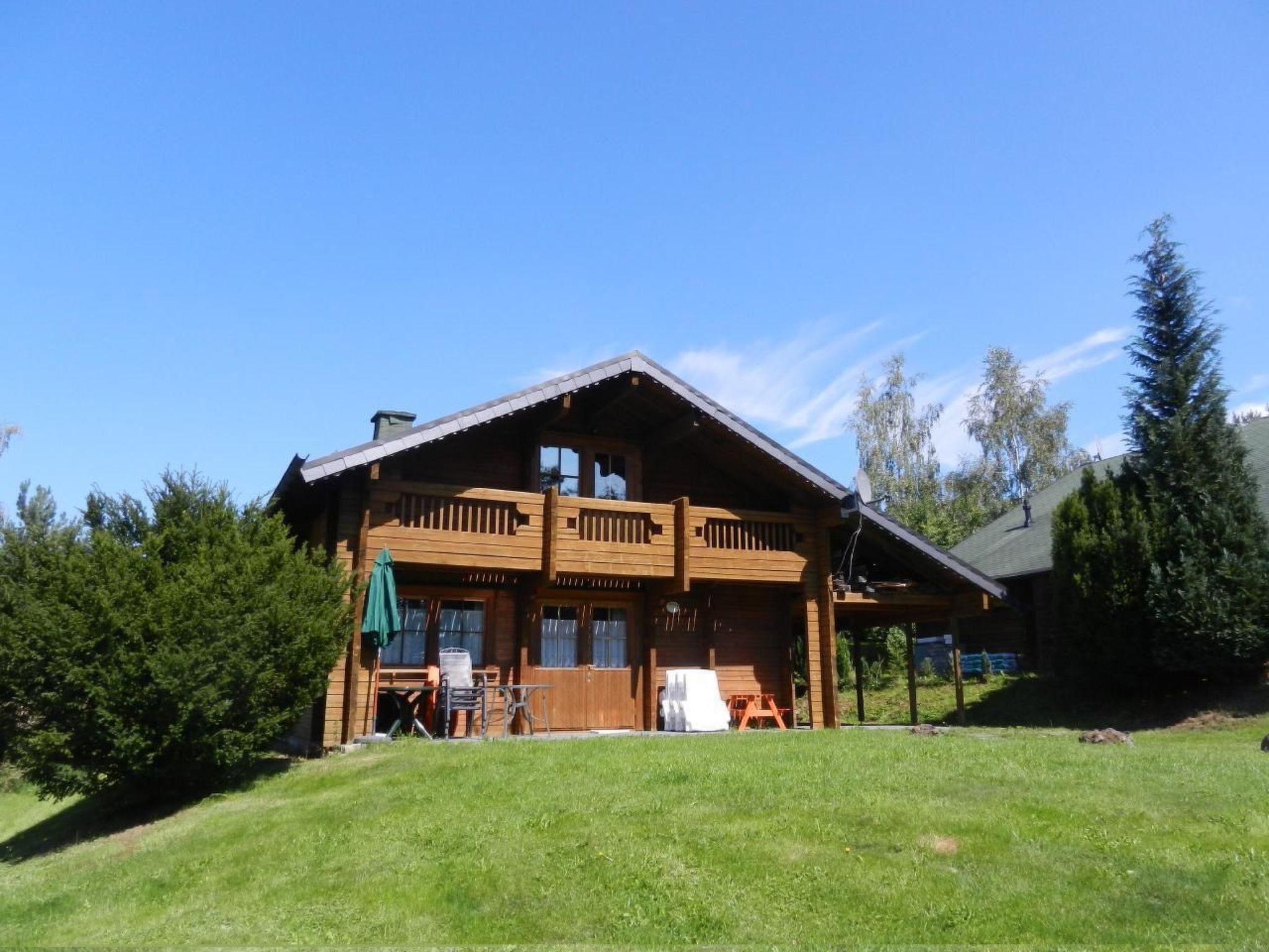 Chalet mit Garten, Grill und Terrasse