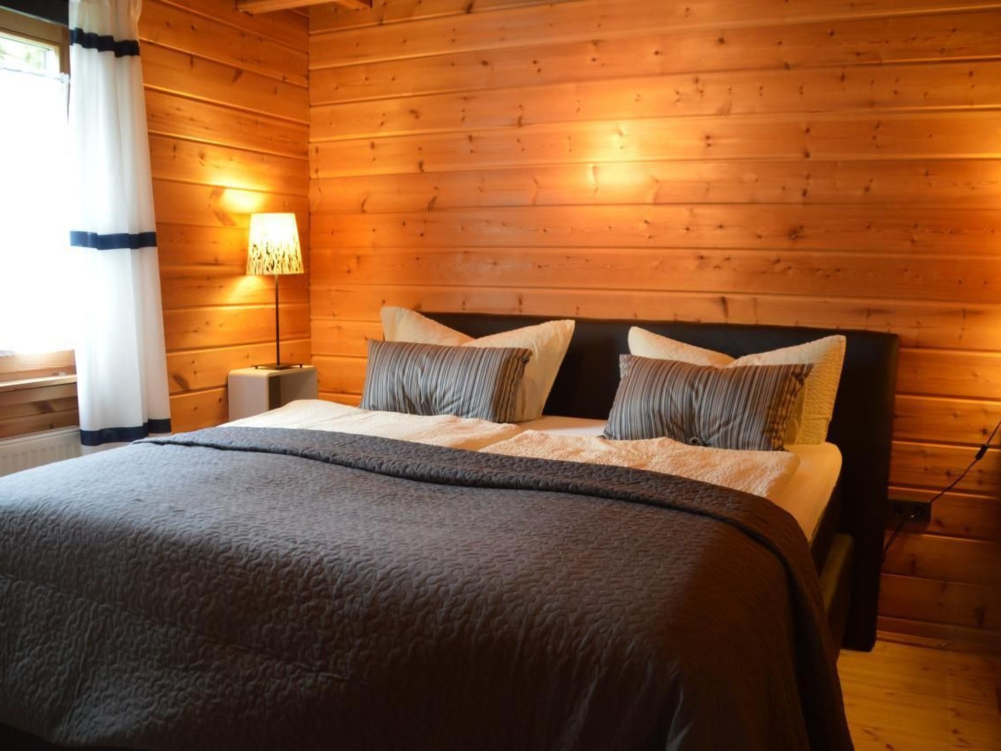 Chalet mit Garten, Grill und Terrasse-Binnen