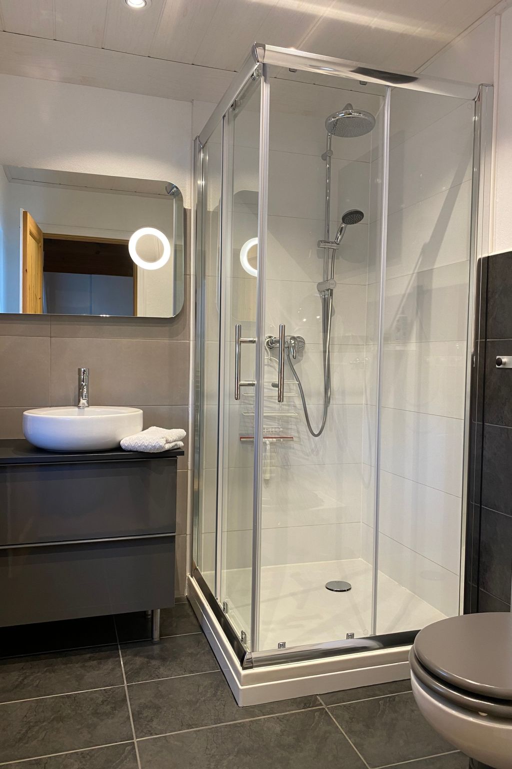 Chalet mit Garten, Grill und Terrasse-Binnen