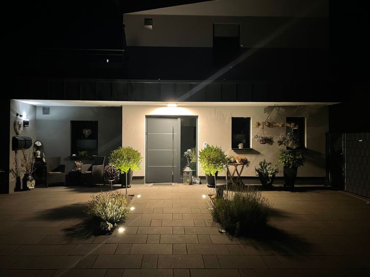 2-persoons vrijstaand appartement aan het meer in Ulmen in Ulmen