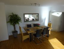 Ruim appartement met terras en panoramisch uitzicht op de Rijnvallei in Linz - thumbnail 4