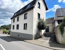 Vrijstaand vakantiehuis Nürburgblick voor 10 personen nabij de Nürburgring - thumbnail 1