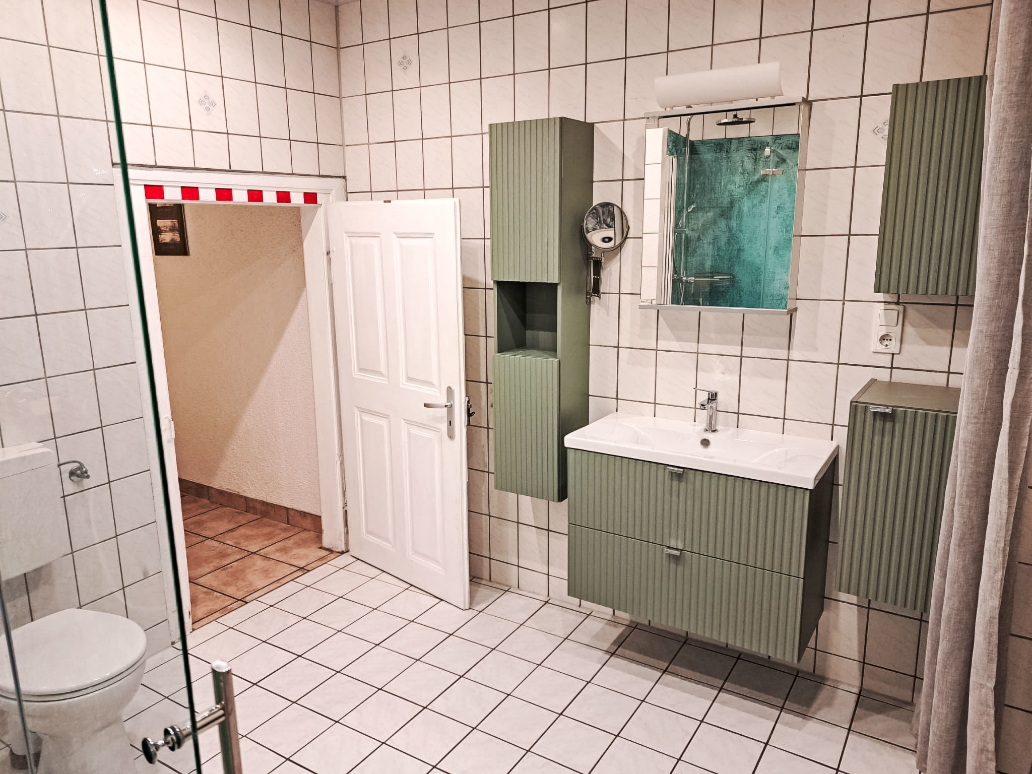 Mit Garten und Parkplatz - Inside
