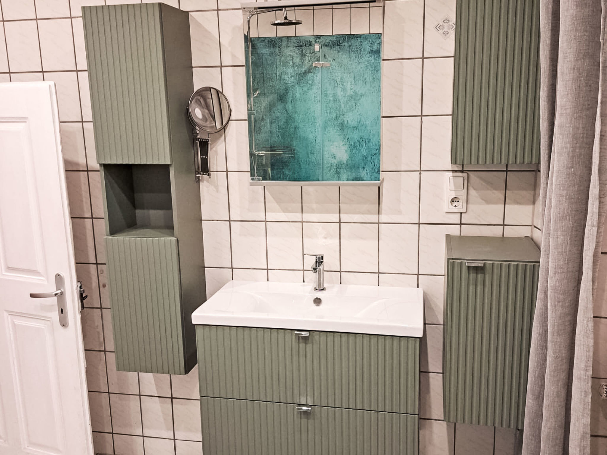 Mit Garten und Parkplatz - Inside