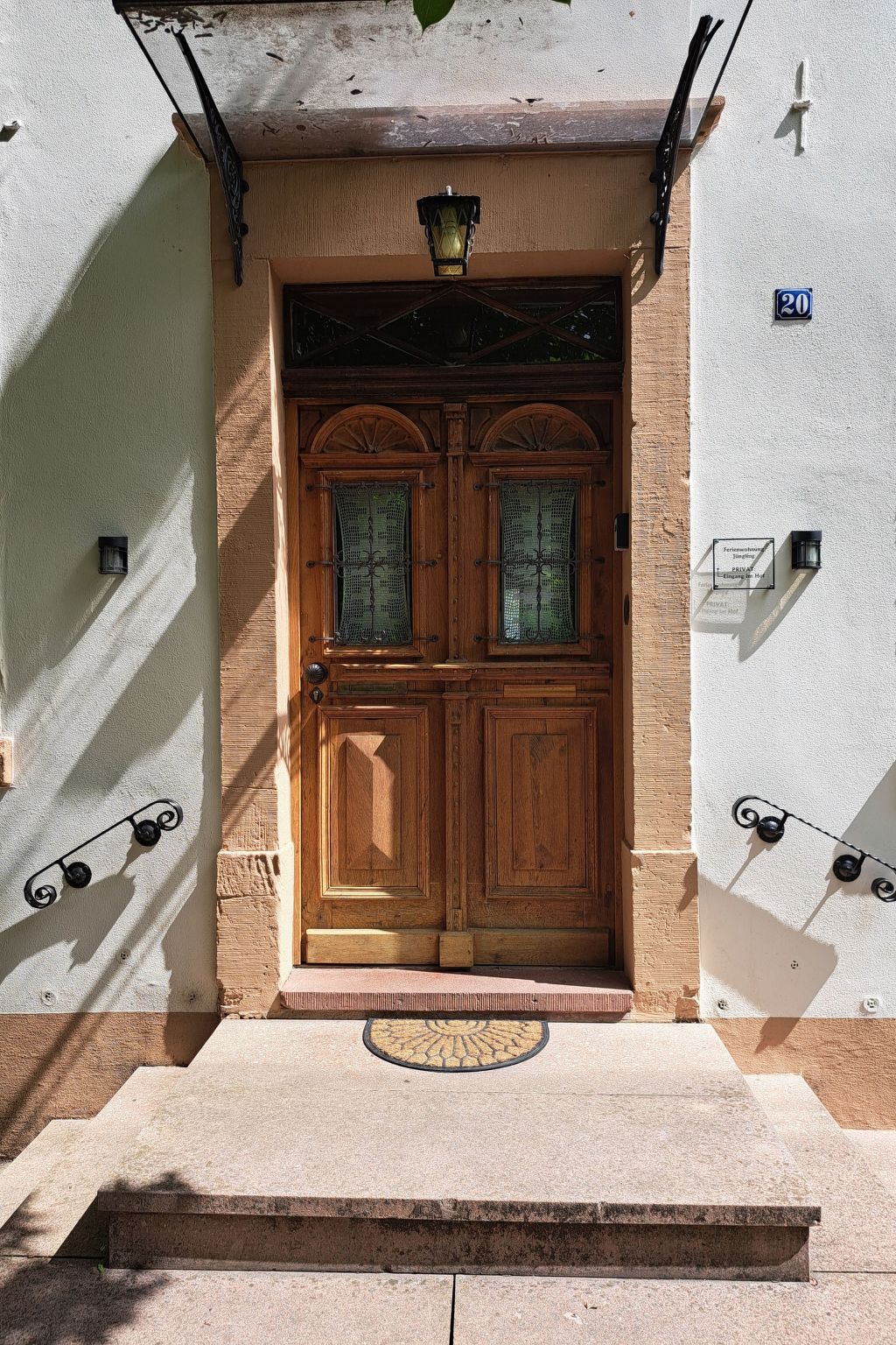 Mit Garten und Parkplatz-Binnen