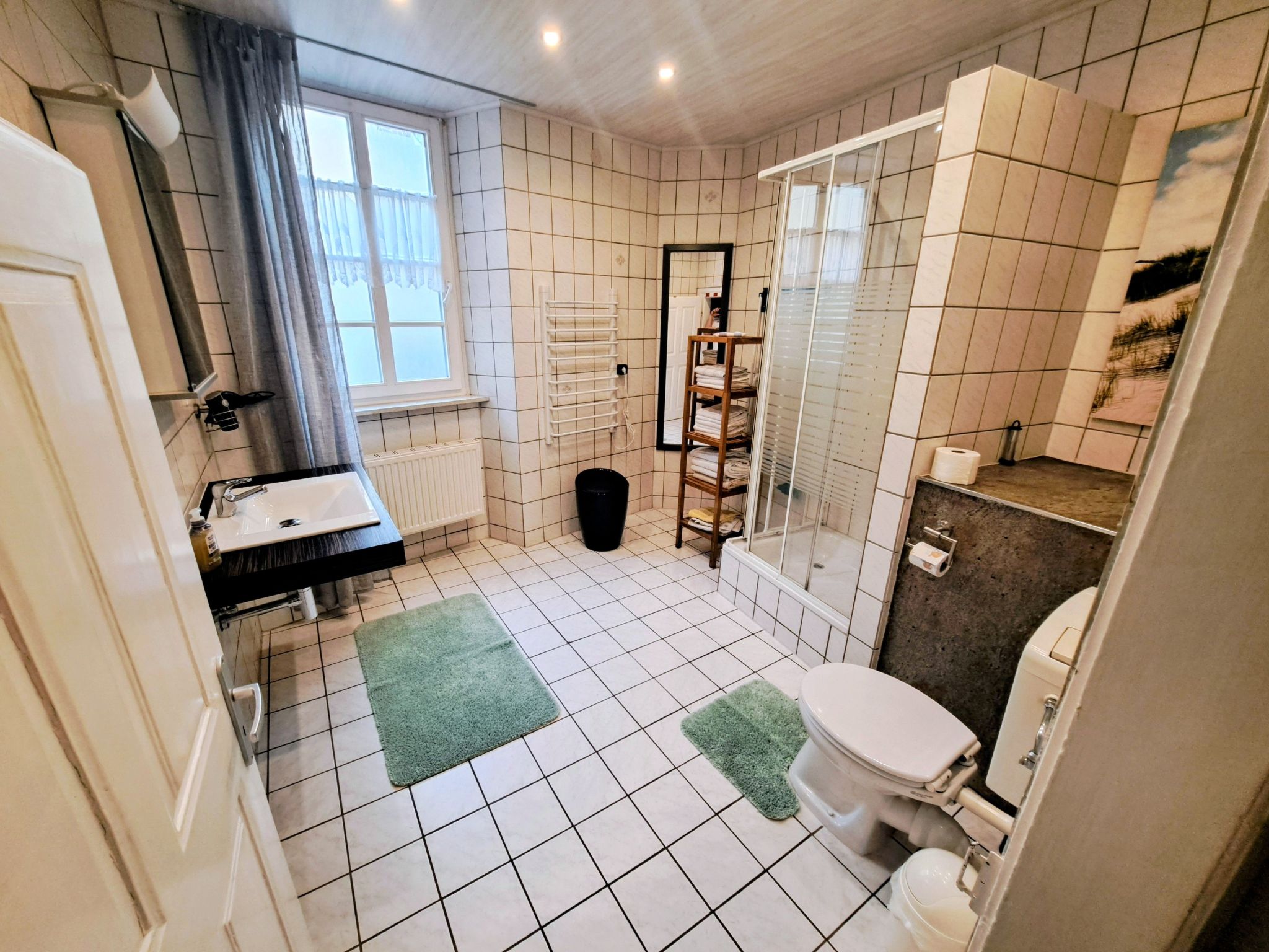 Mit Garten und Parkplatz-Binnen