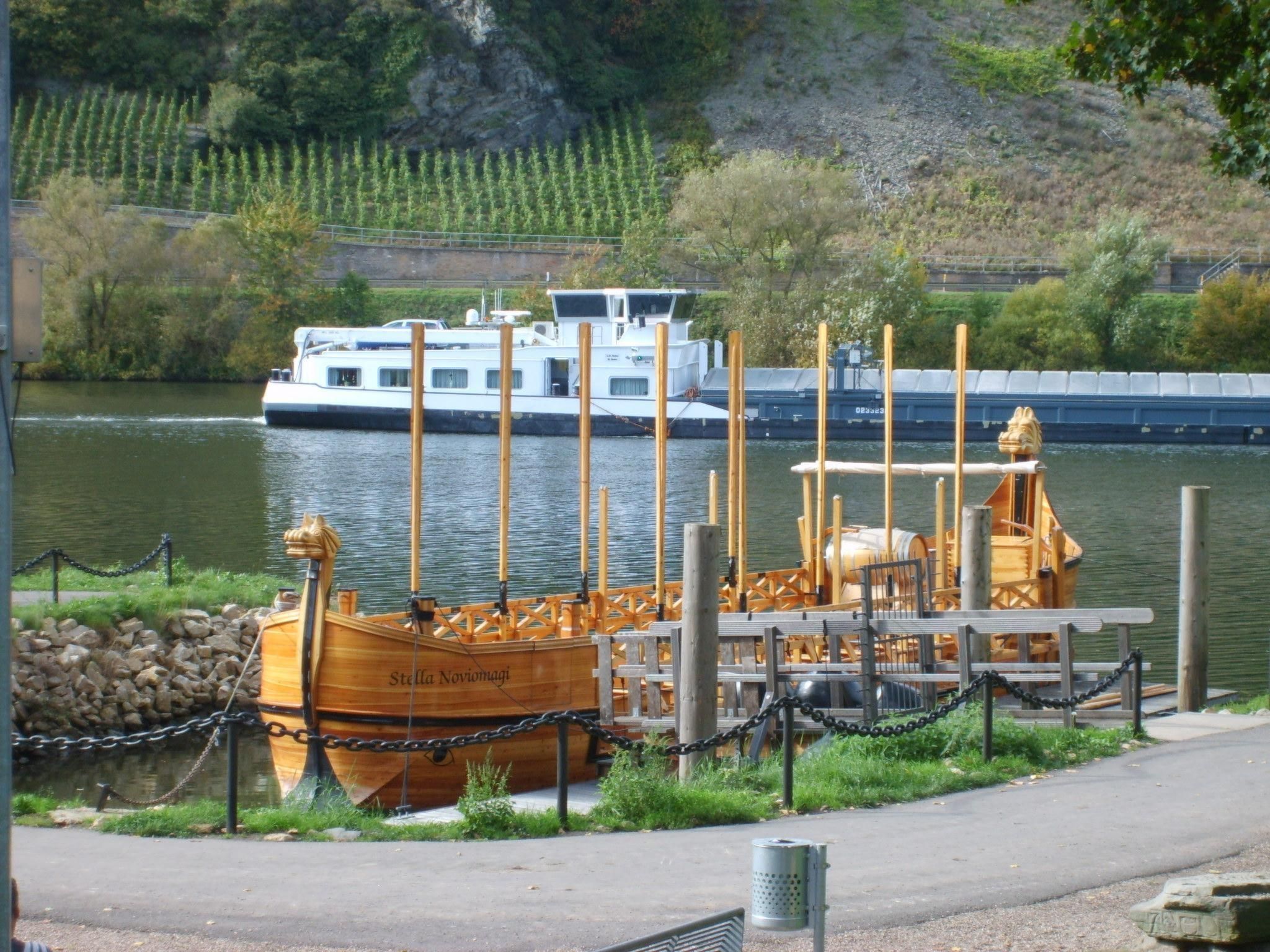 Mit Garten und Parkplatz-Binnen