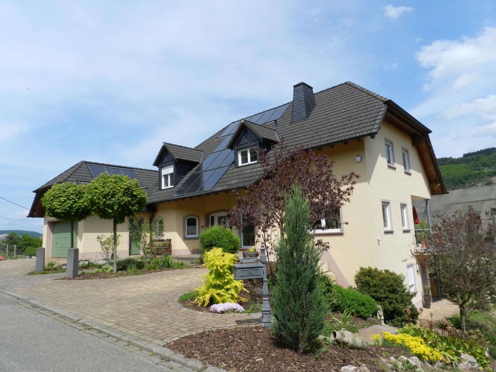 Schöne Ferienwohnung mit Terrasse und Moselblick