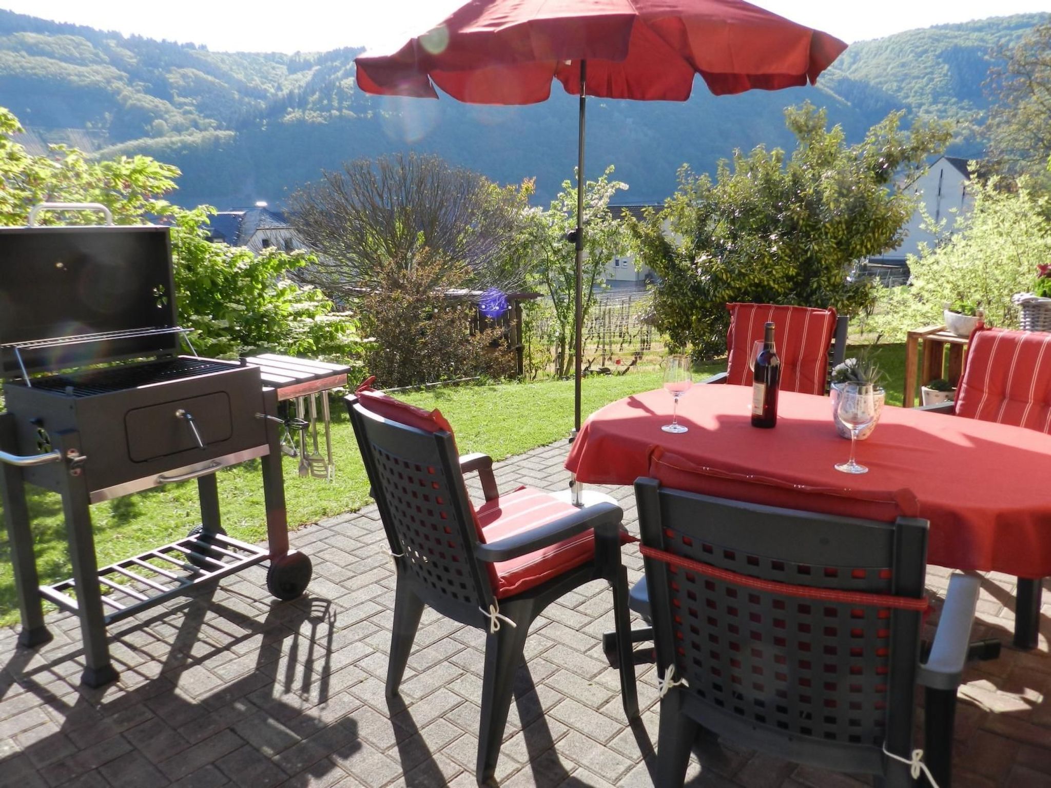 Schöne Ferienwohnung mit Terrasse und Moselblick