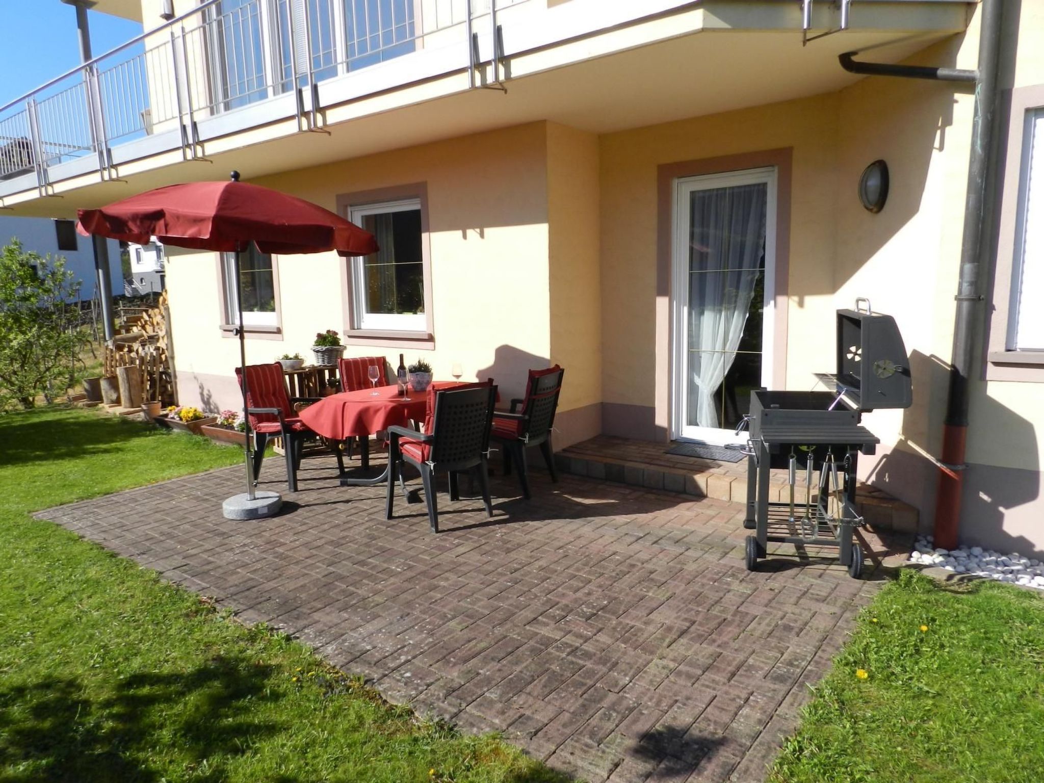 Schöne Ferienwohnung mit Terrasse und Moselblick