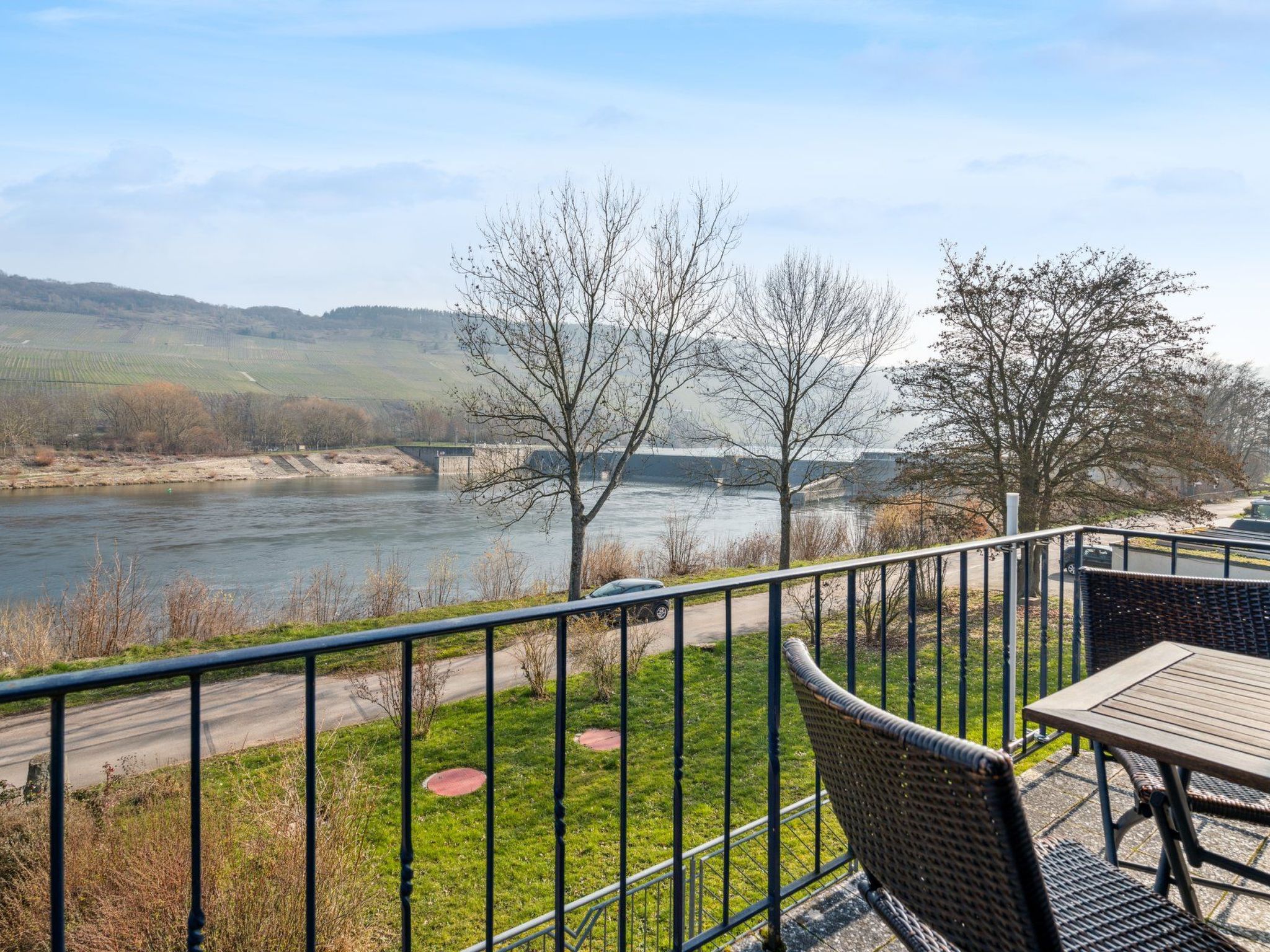 Mit Balkon und schönem Moselblick-Inside