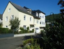 Ruim vakantiehuis met tuin en uitzicht in Trittenheim aan de Moezel - thumbnail 1